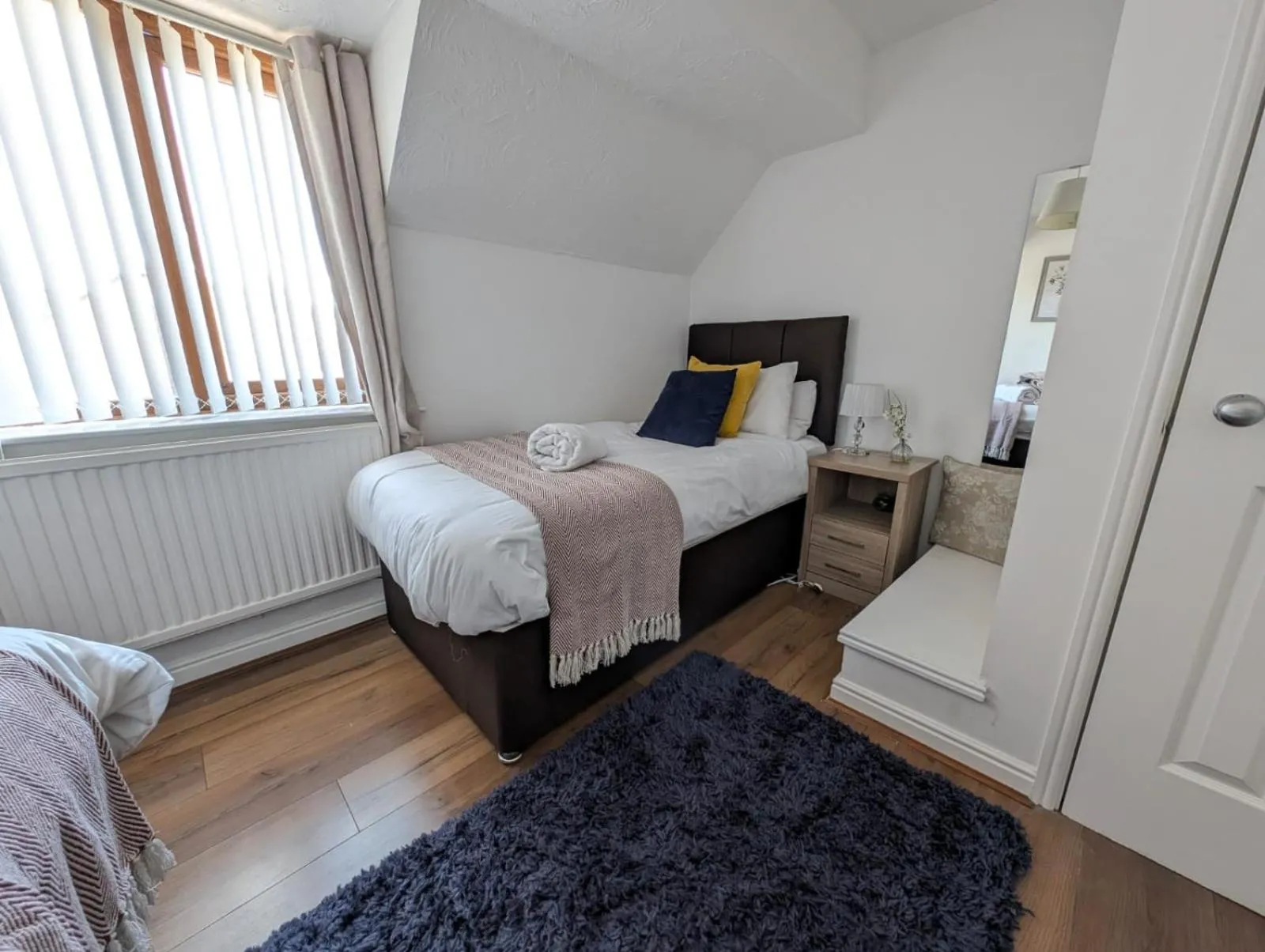 Bed in 2BR-Dean Hse-Fully Equipped-Parking-WiFi-Short Long Stays