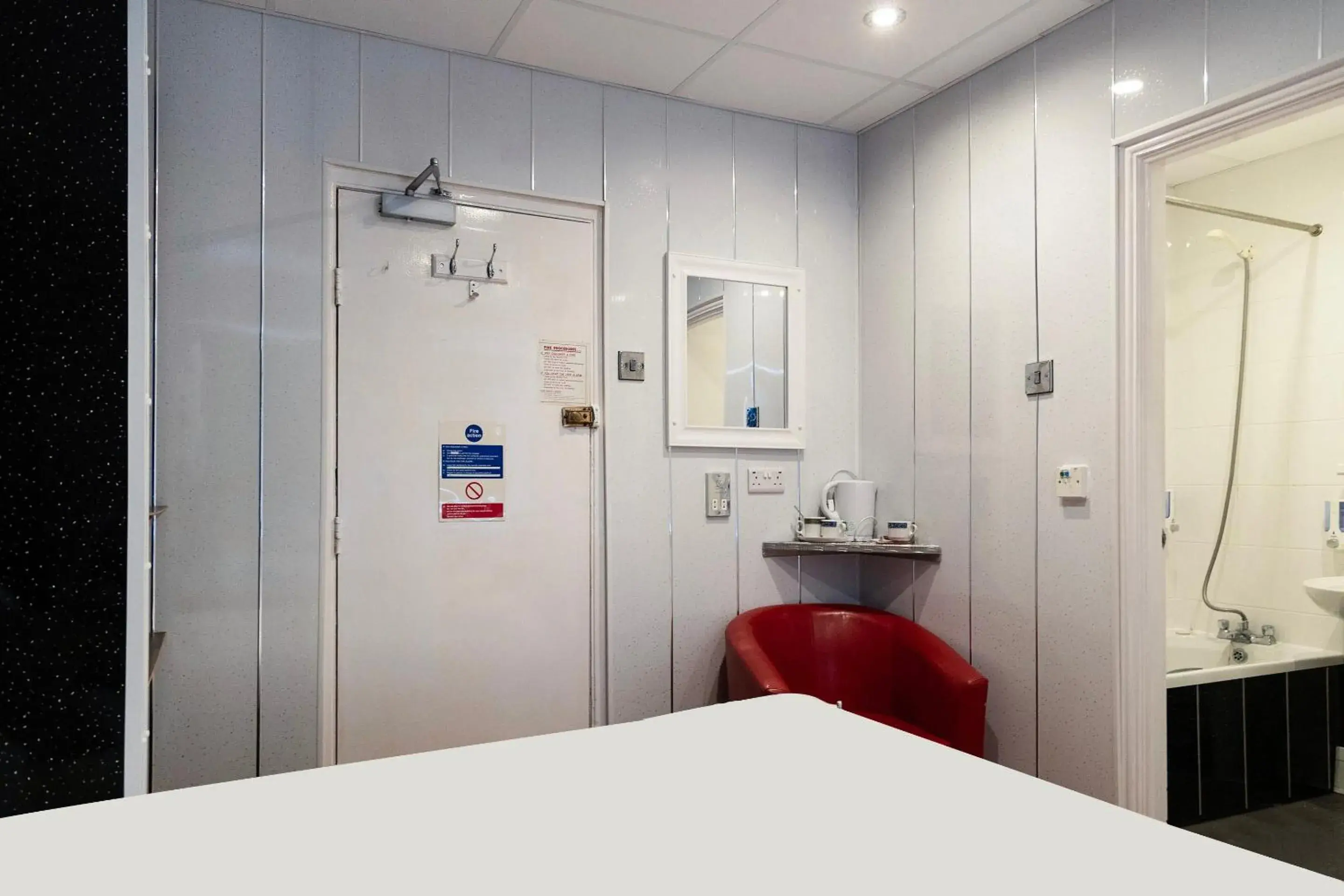 Bedroom, Bed in Harlands Hotel Bedroom, Bed in Harlands Hotel