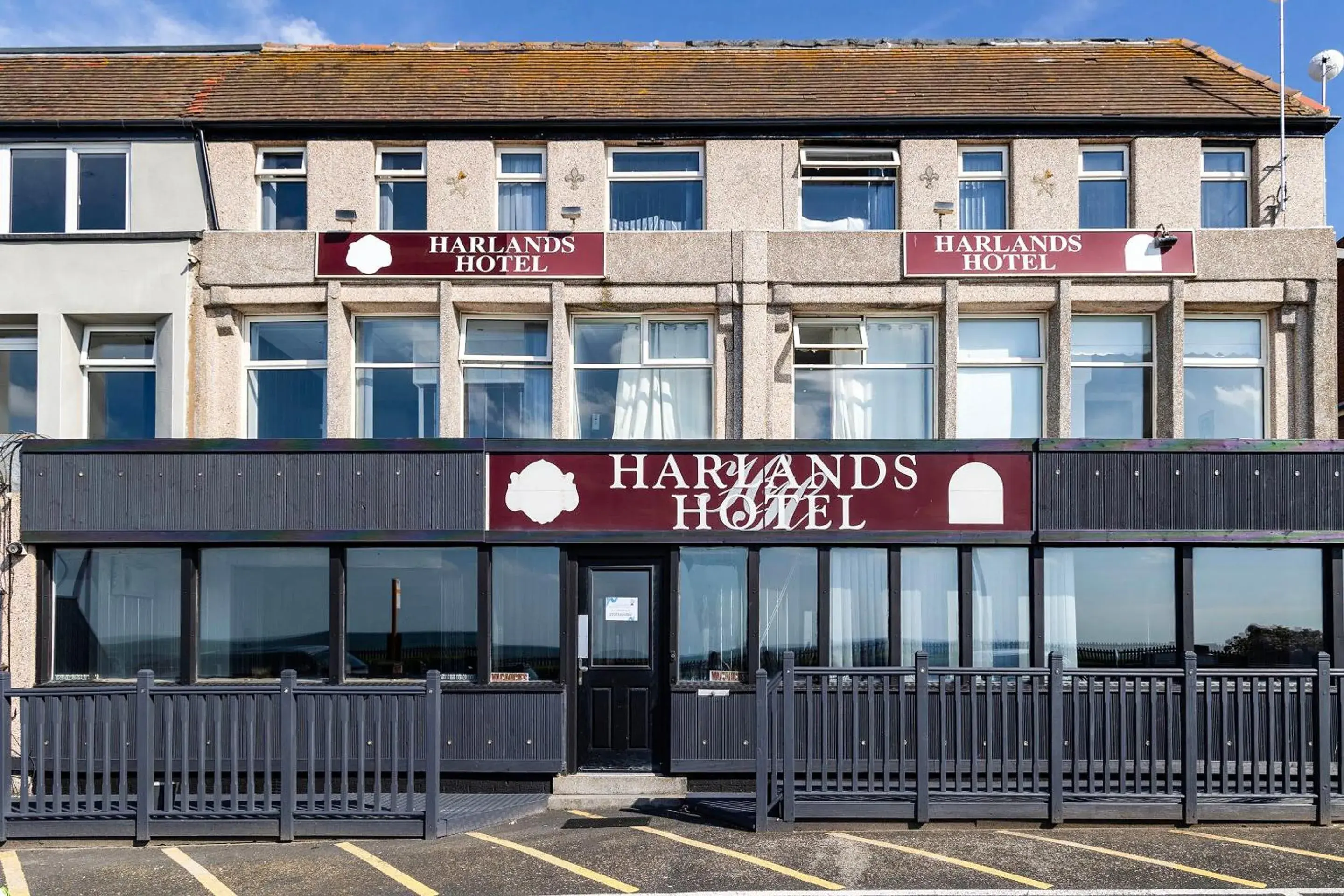 Facade/entrance in Harlands Hotel Facade/entrance in Harlands Hotel