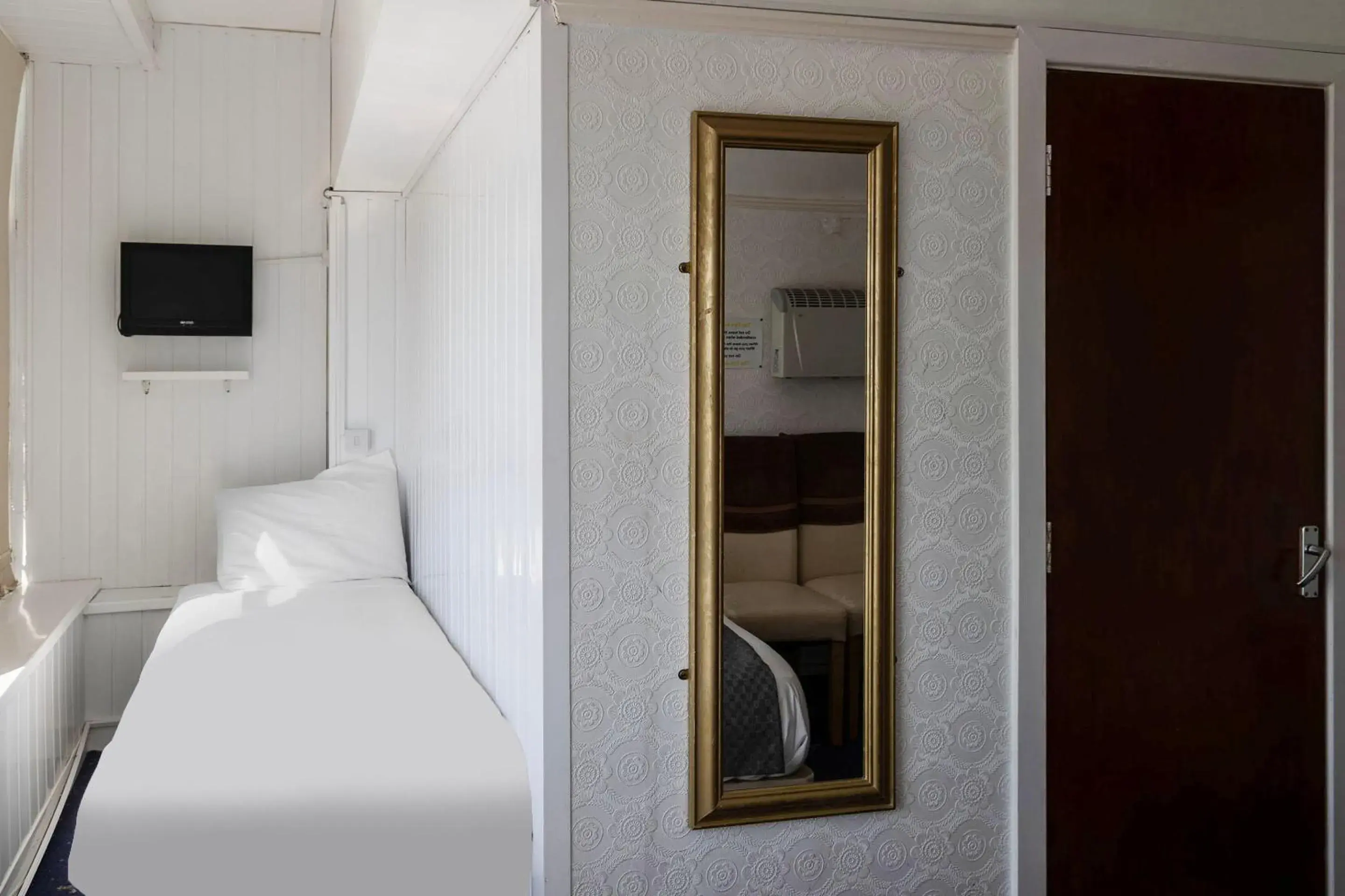 Bedroom, Bed in Harlands Hotel Bedroom, Bed in Harlands Hotel