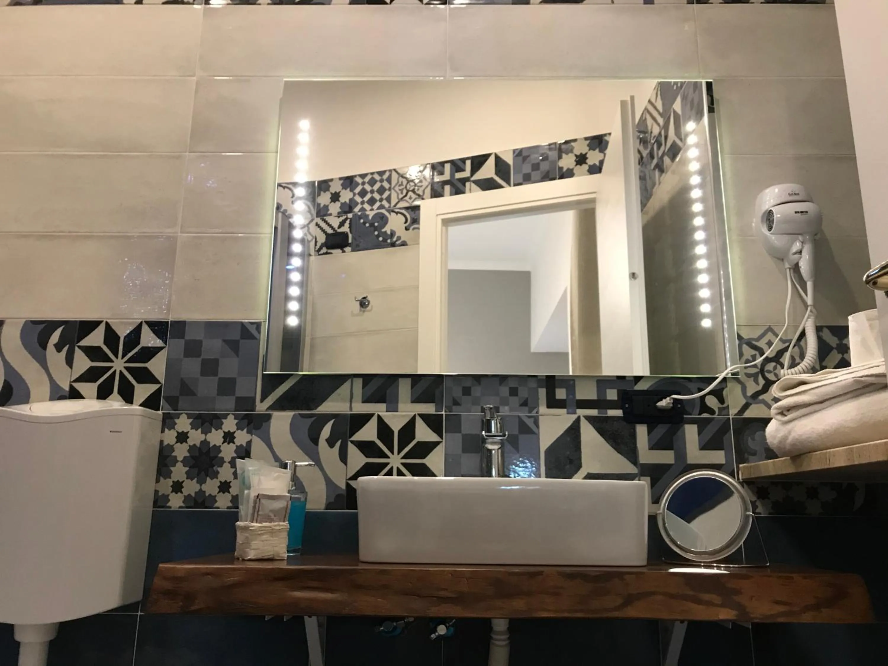 Bathroom in Base Napoli Plebiscito