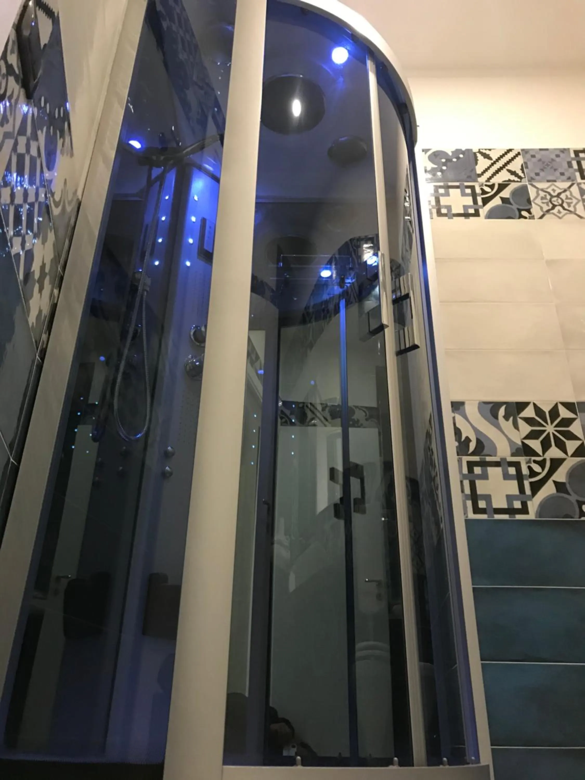 Shower in Base Napoli Plebiscito