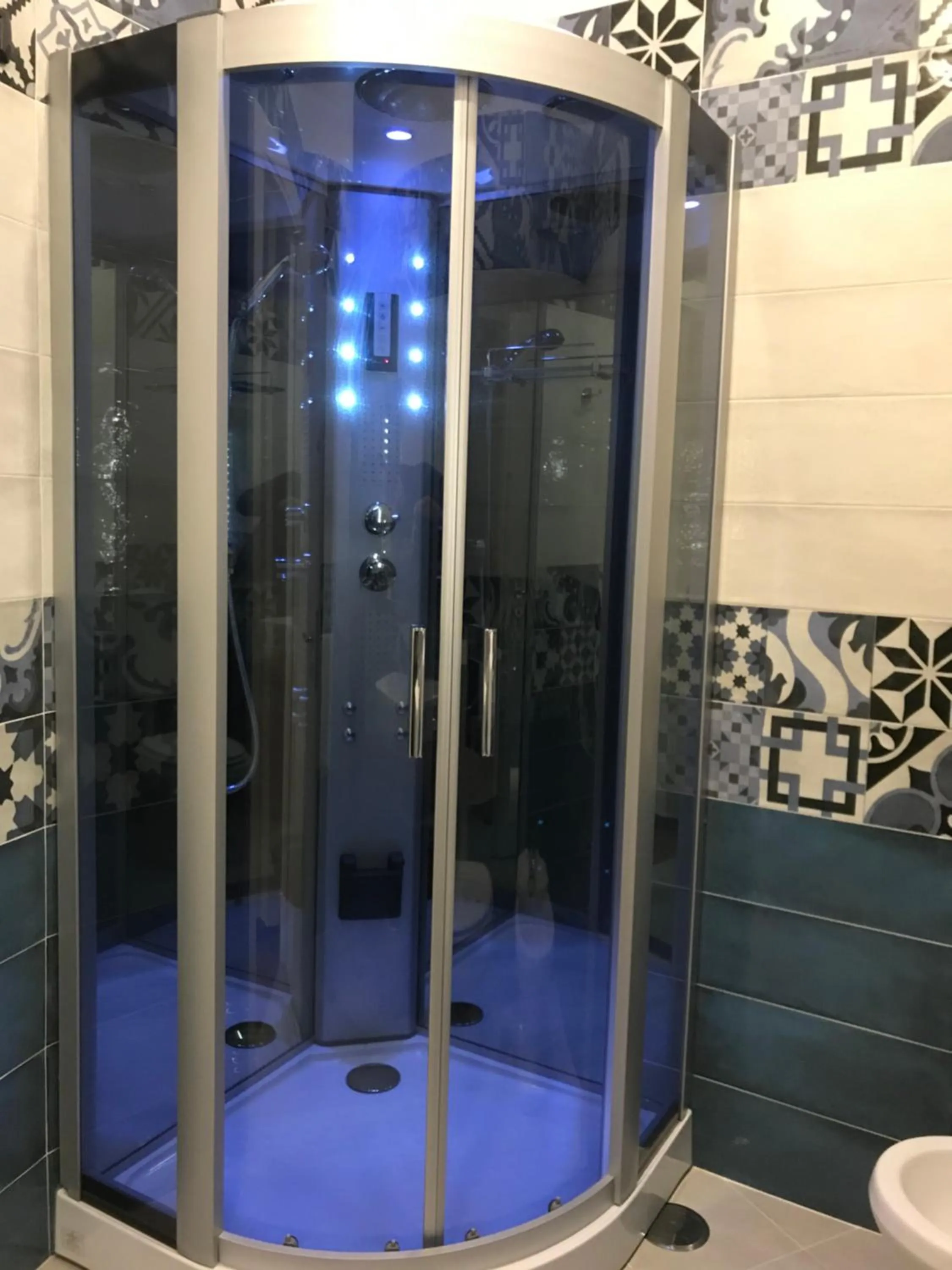 Shower in Base Napoli Plebiscito