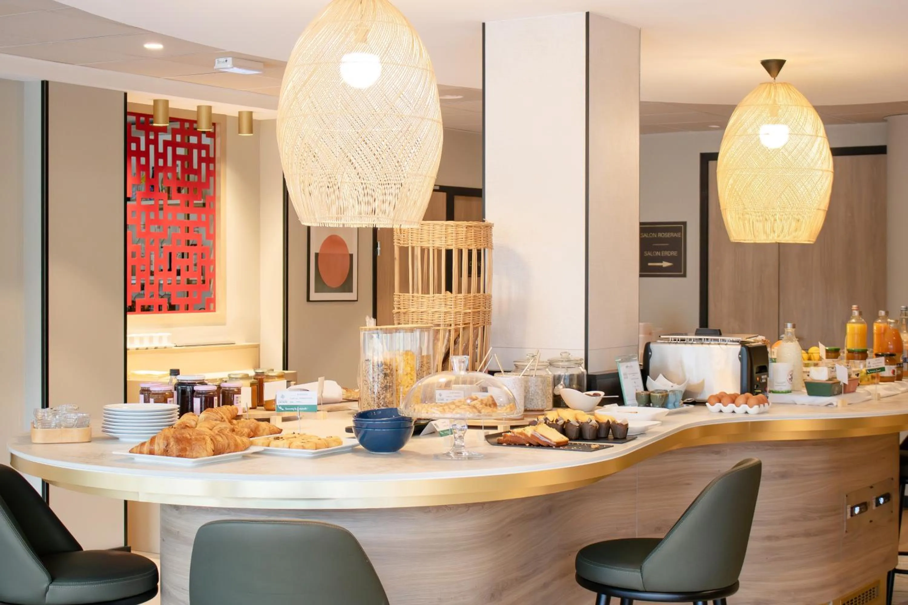 Food and drinks in Brit Hotel Nantes La Beaujoire Parc Expo