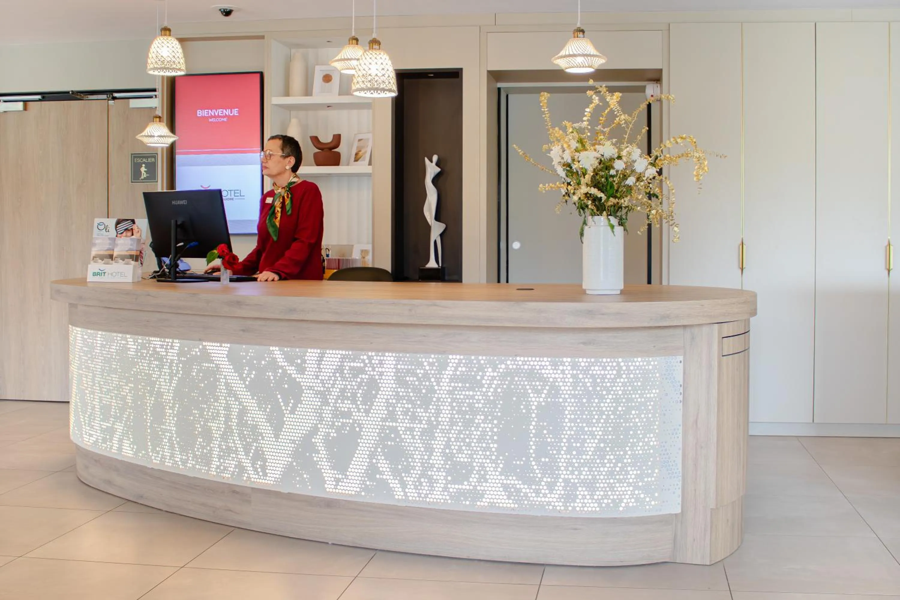 Staff in Brit Hotel Nantes La Beaujoire Parc Expo