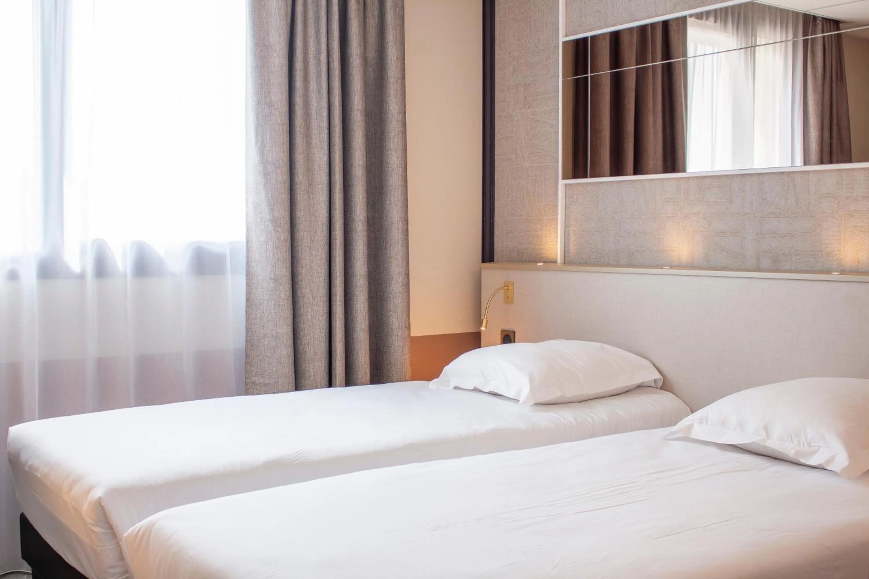 Bedroom, Bed in Brit Hotel Nantes La Beaujoire Parc Expo