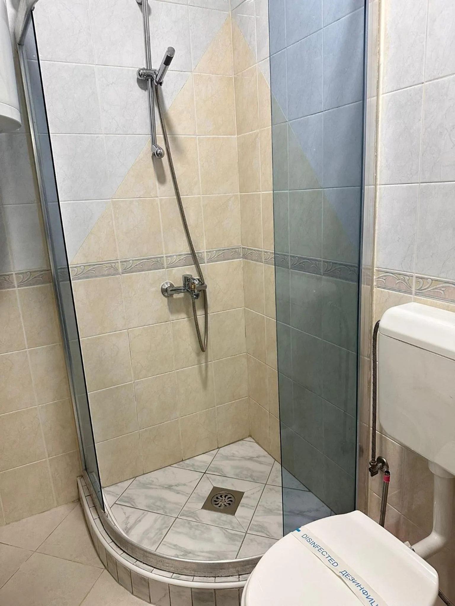 Shower in Hotel Green Center Gili