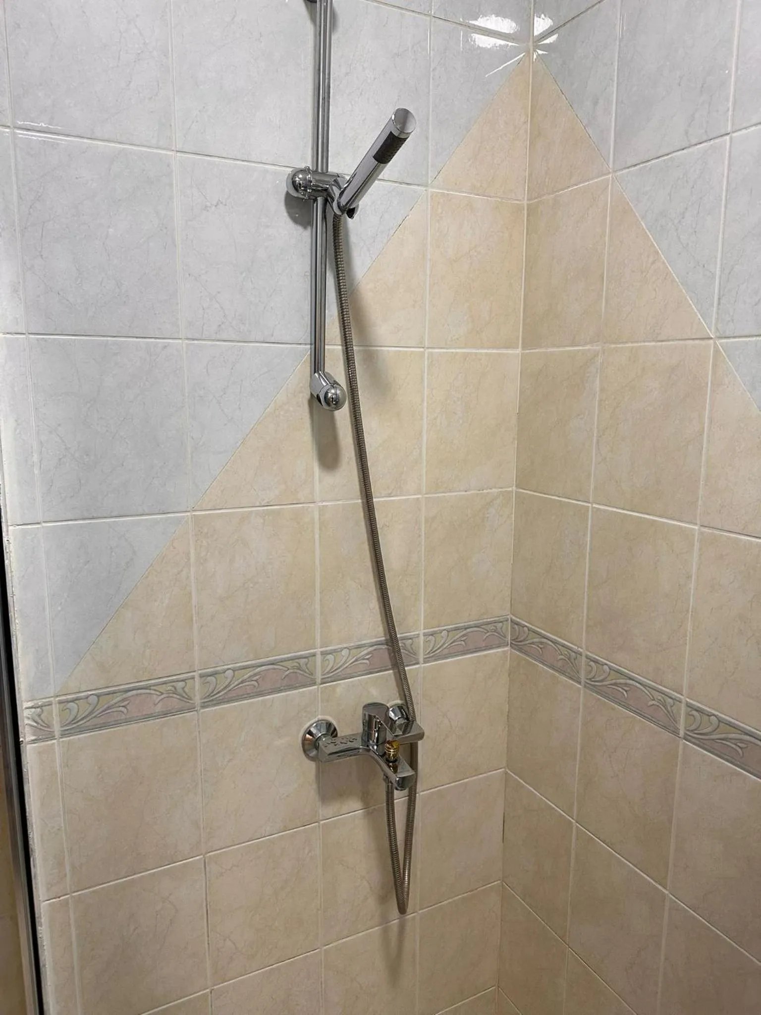 Shower in Hotel Green Center Gili