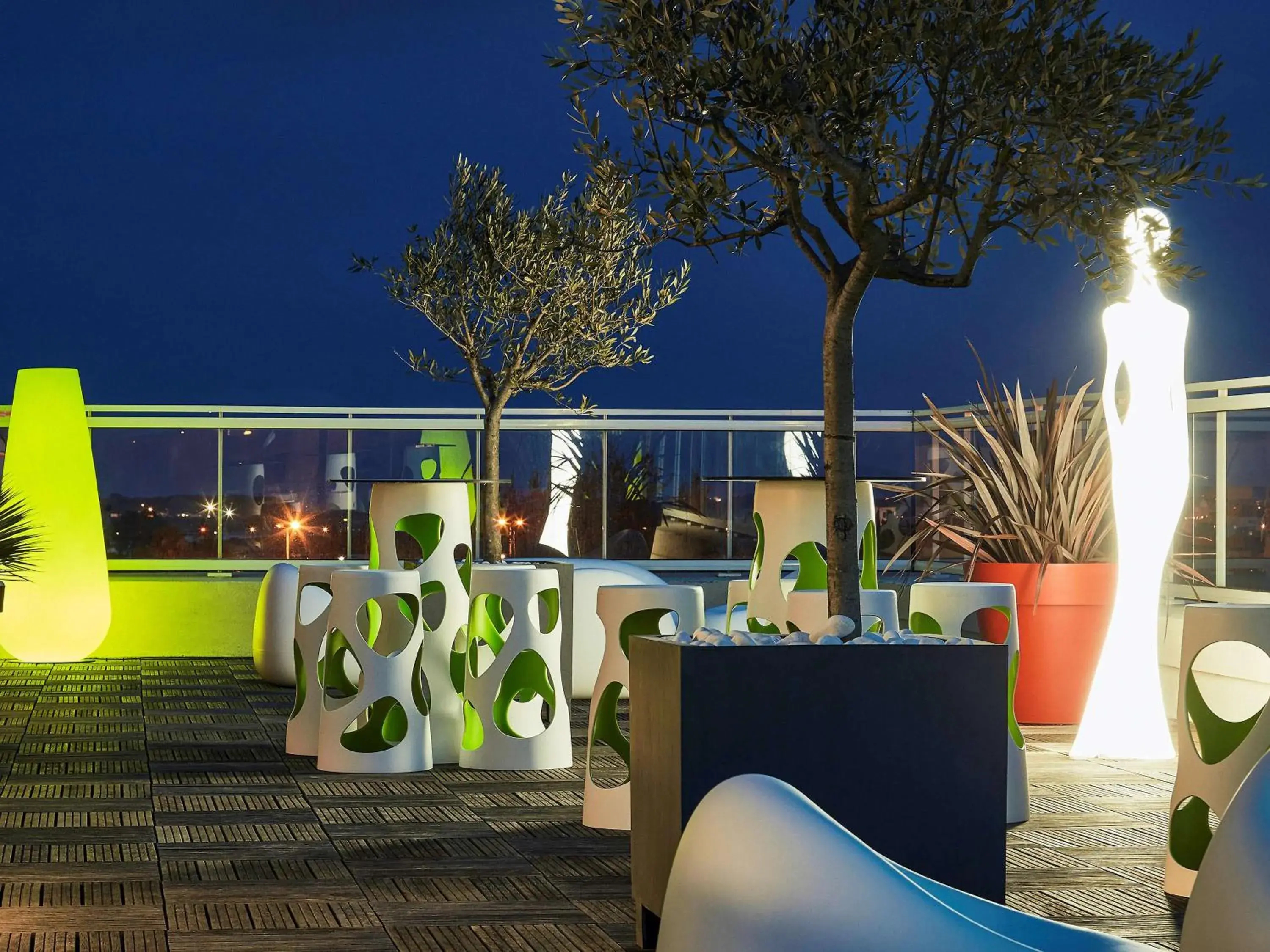 Lounge or bar in Ibis Styles Hyères Rooftop & Spa Lounge or bar in Ibis Styles Hyères Rooftop & Spa
