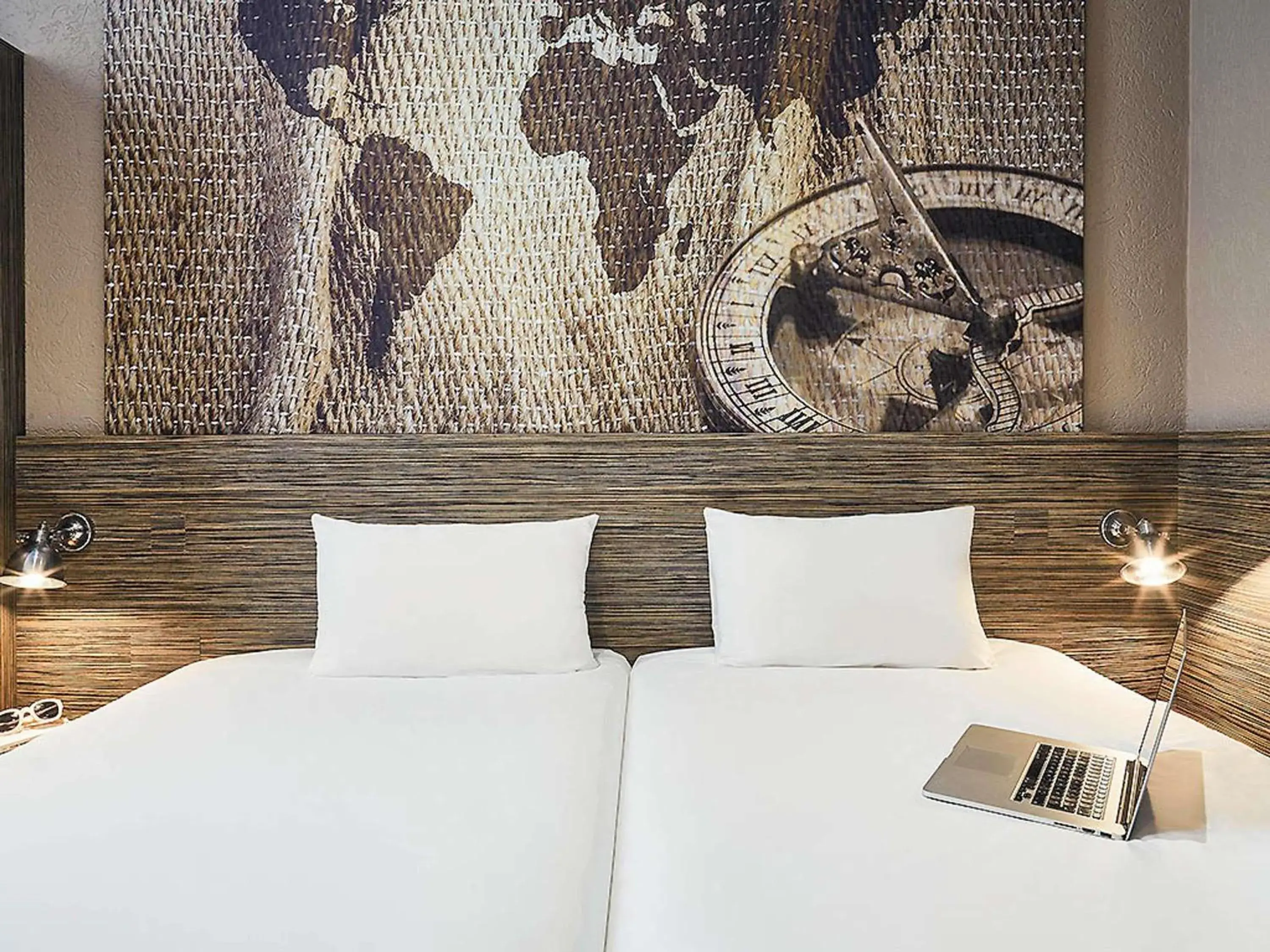 Bedroom, Bed in Ibis Styles Hyères Rooftop & Spa Bedroom, Bed in Ibis Styles Hyères Rooftop & Spa