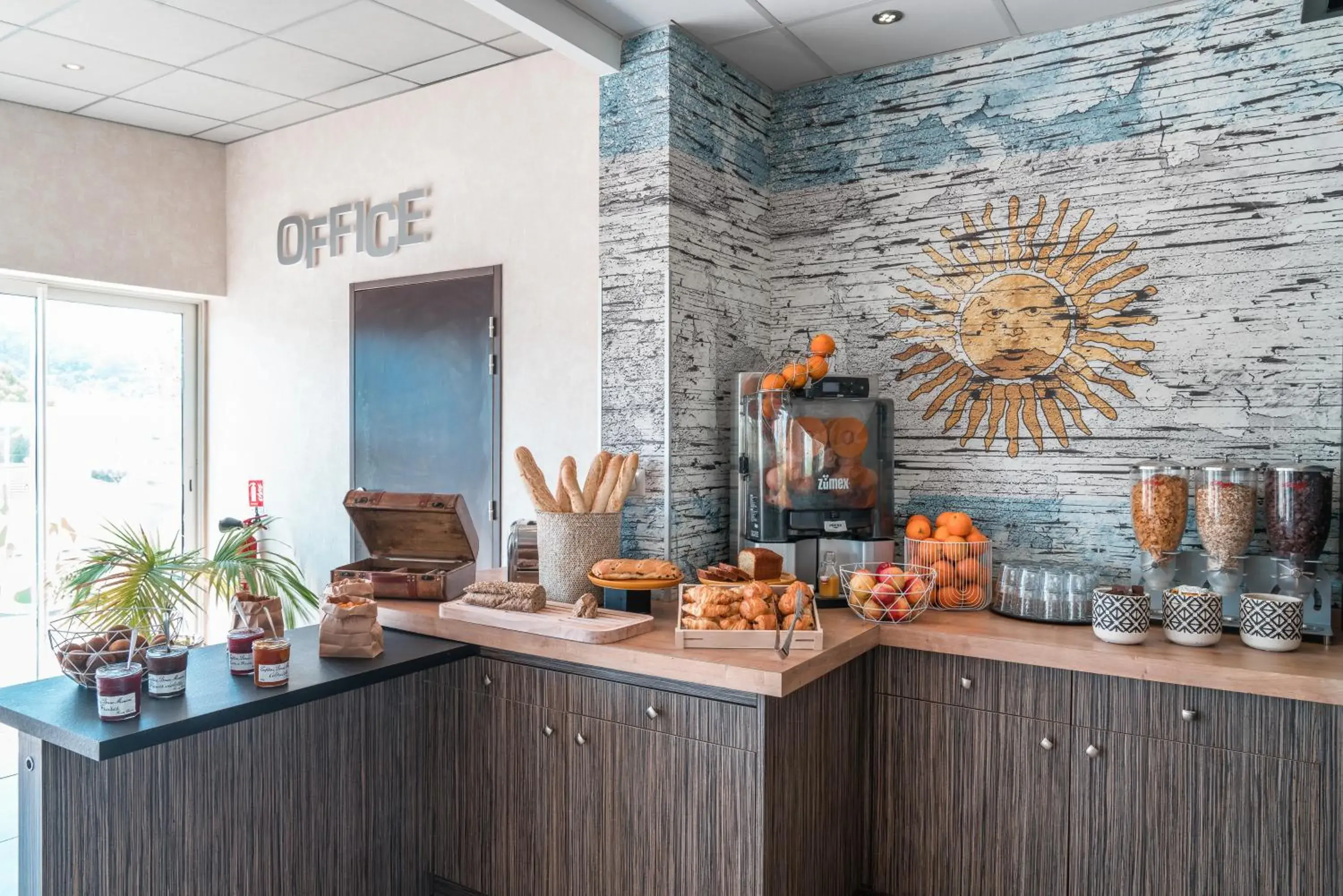 Breakfast in Ibis Styles Hyères Rooftop & Spa Breakfast in Ibis Styles Hyères Rooftop & Spa
