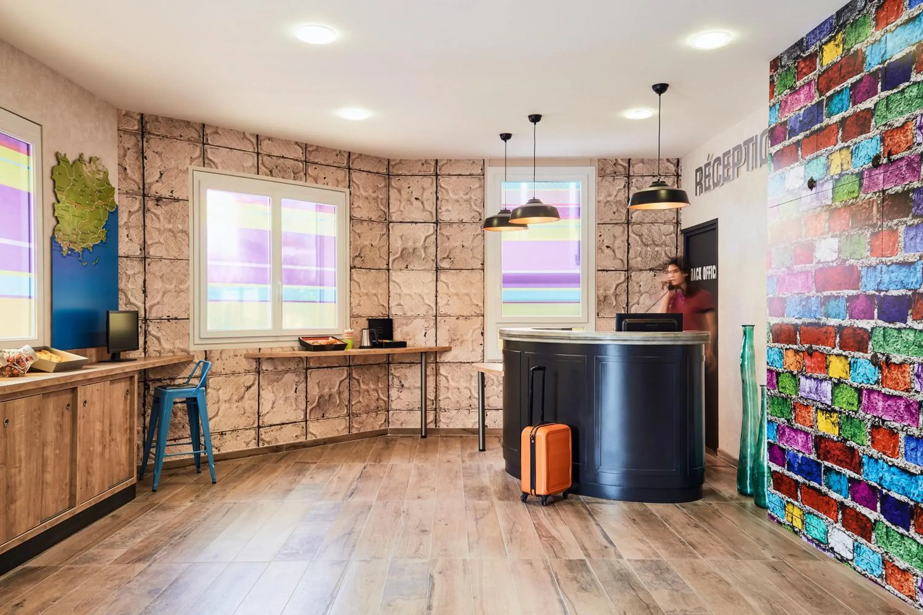 Lobby or reception in Ibis Styles Hyères Rooftop & Spa Lobby or reception in Ibis Styles Hyères Rooftop & Spa