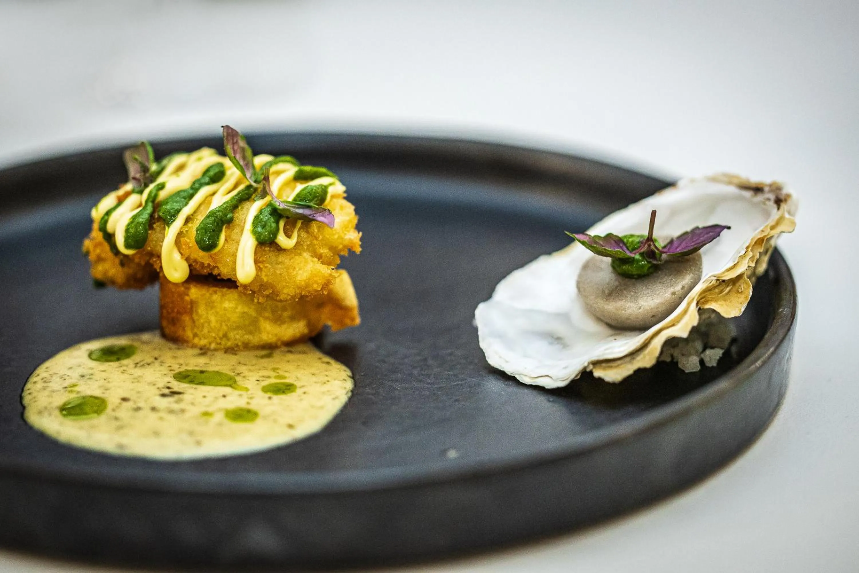 Food and drinks in Logis L'Auberge - Maison Glenn Anna