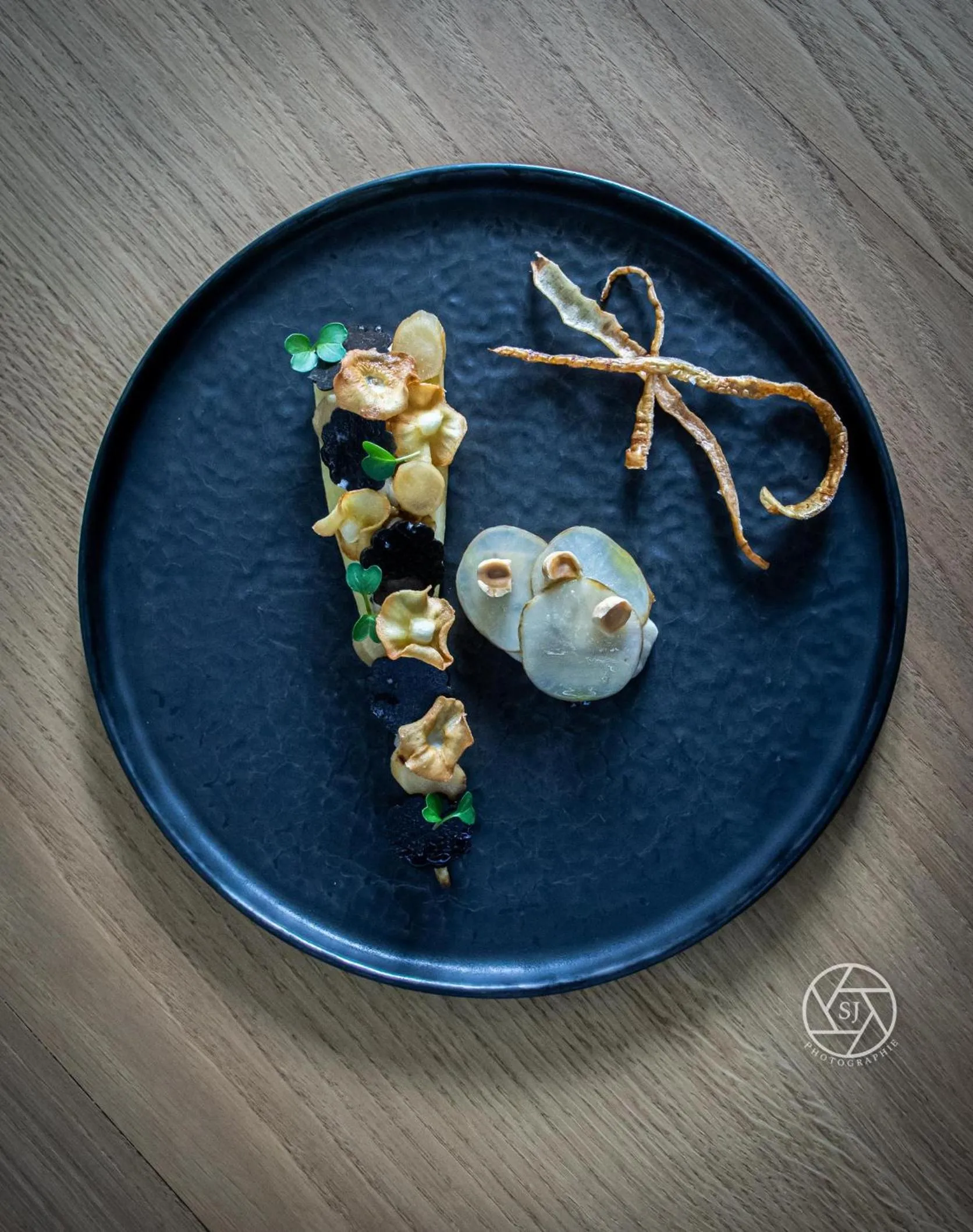 Food and drinks in Logis L'Auberge - Maison Glenn Anna