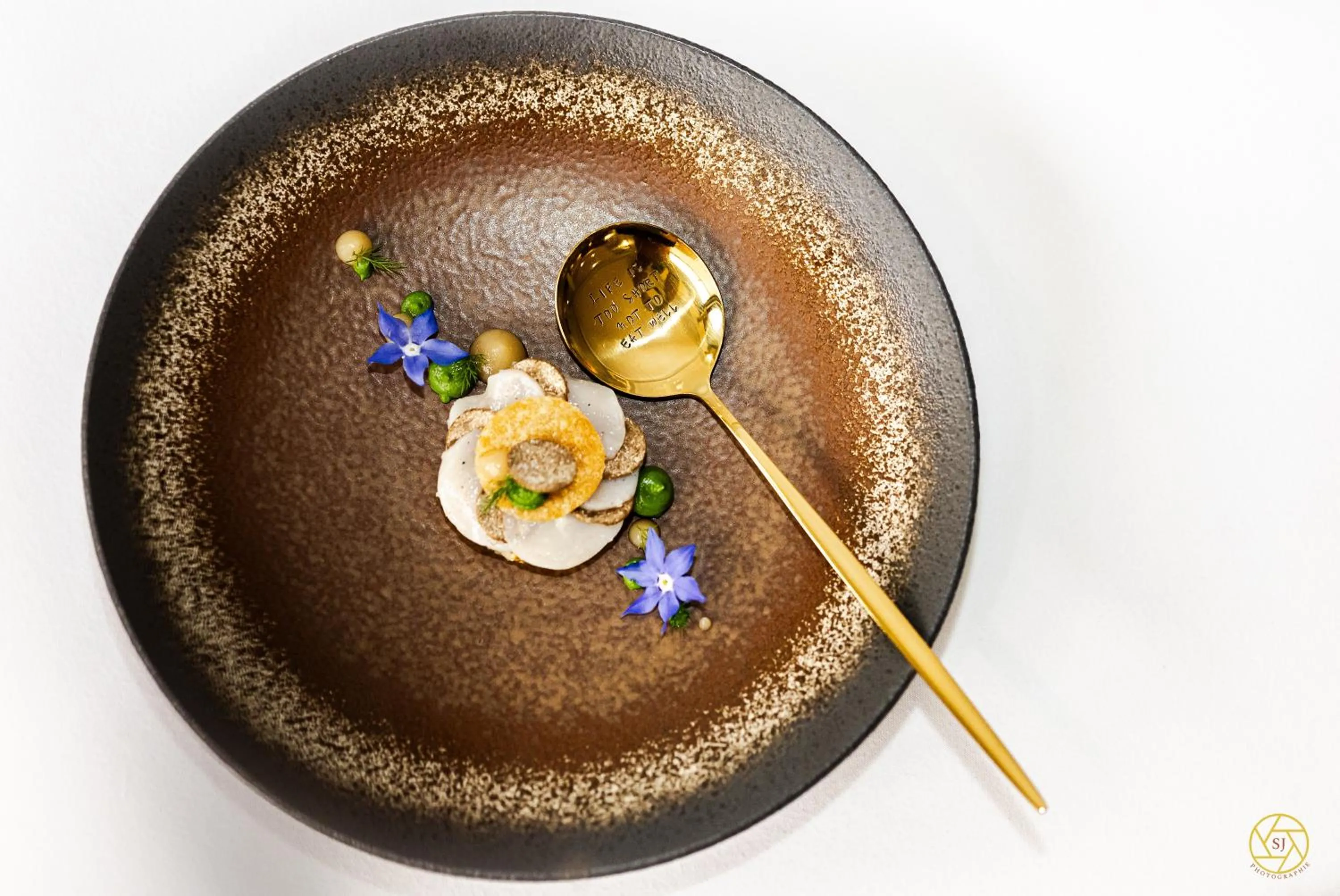 Food in Logis L'Auberge - Maison Glenn Anna