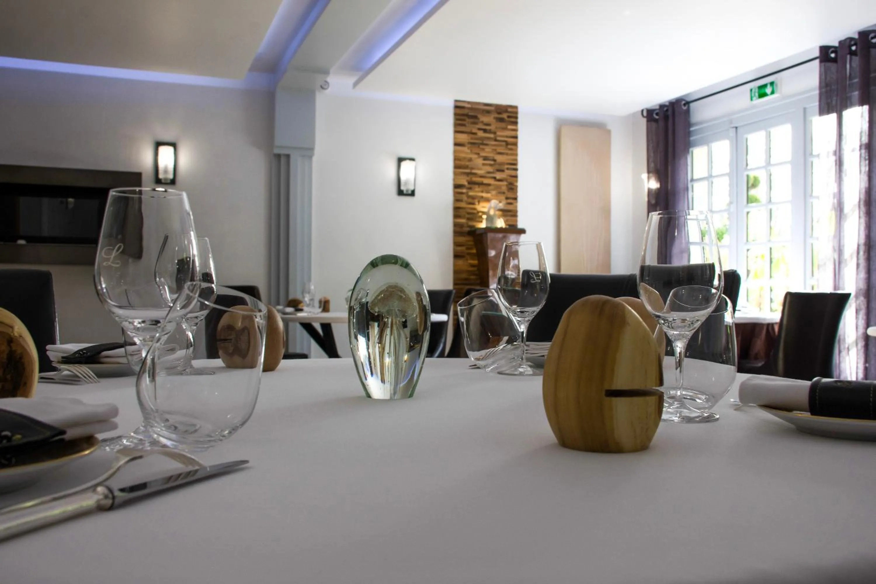 Restaurant/places to eat in Logis L'Auberge - Maison Glenn Anna