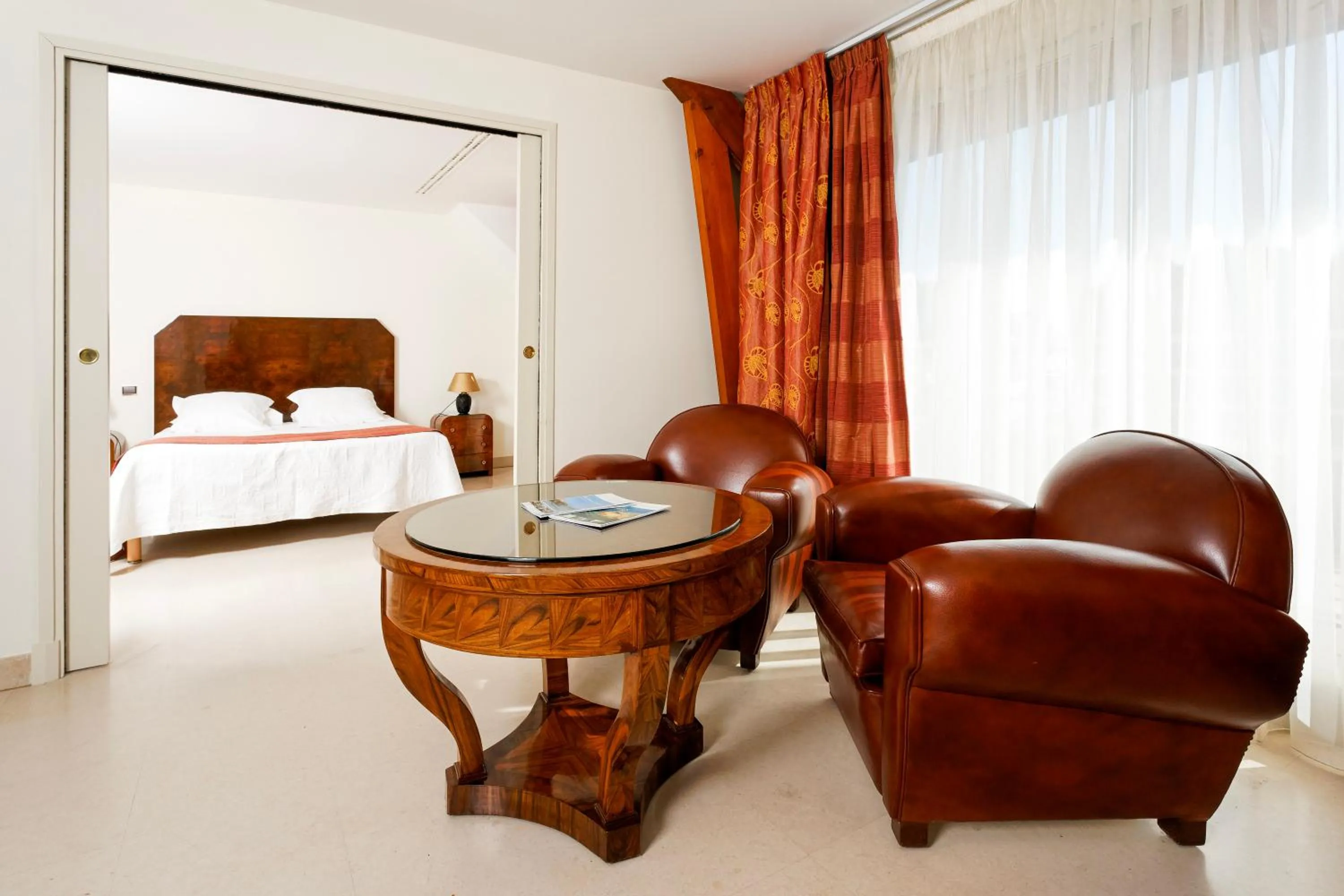 Photo of the whole room, Bed in Logis L'Auberge - Maison Glenn Anna