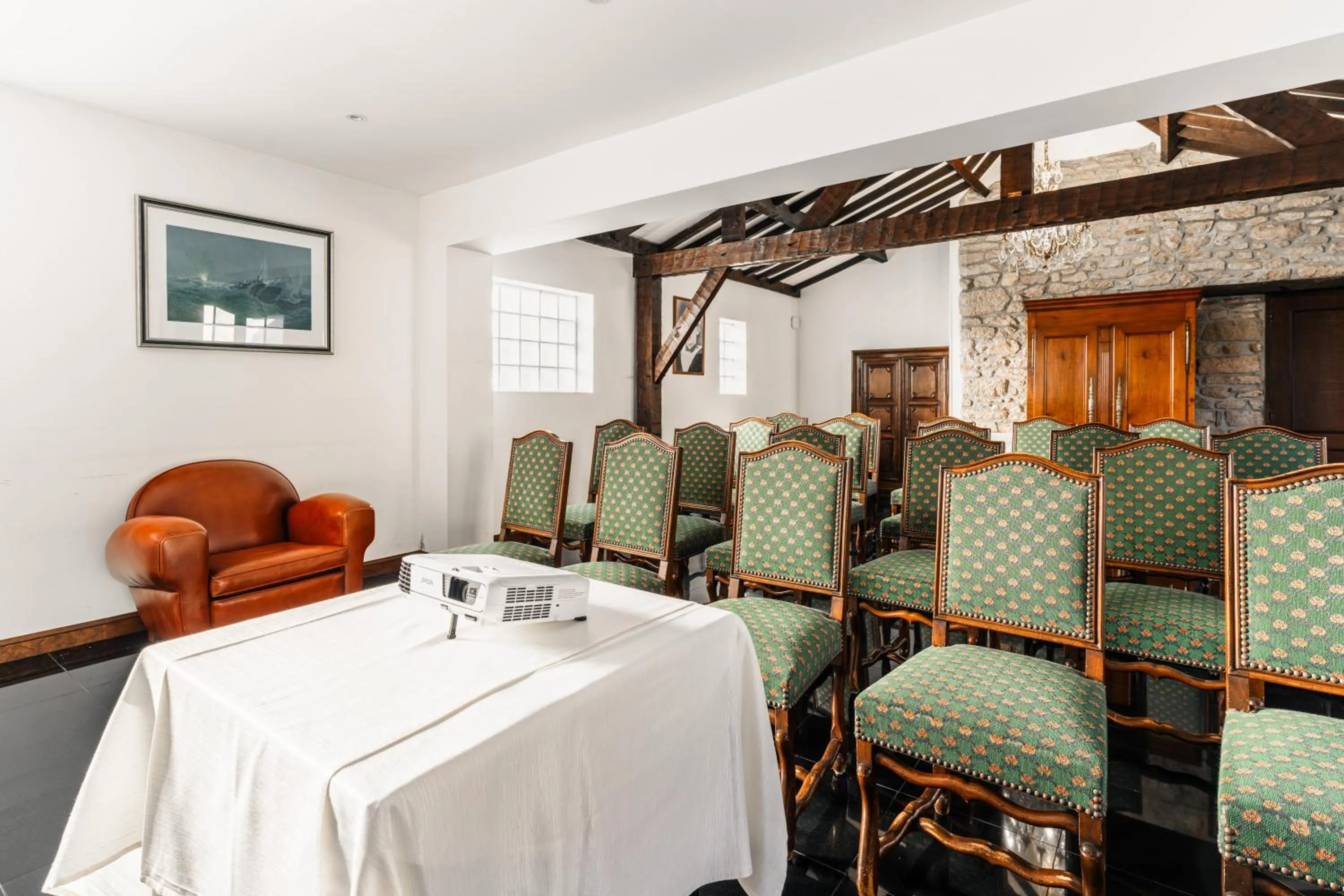 Seating area in Logis L'Auberge - Maison Glenn Anna