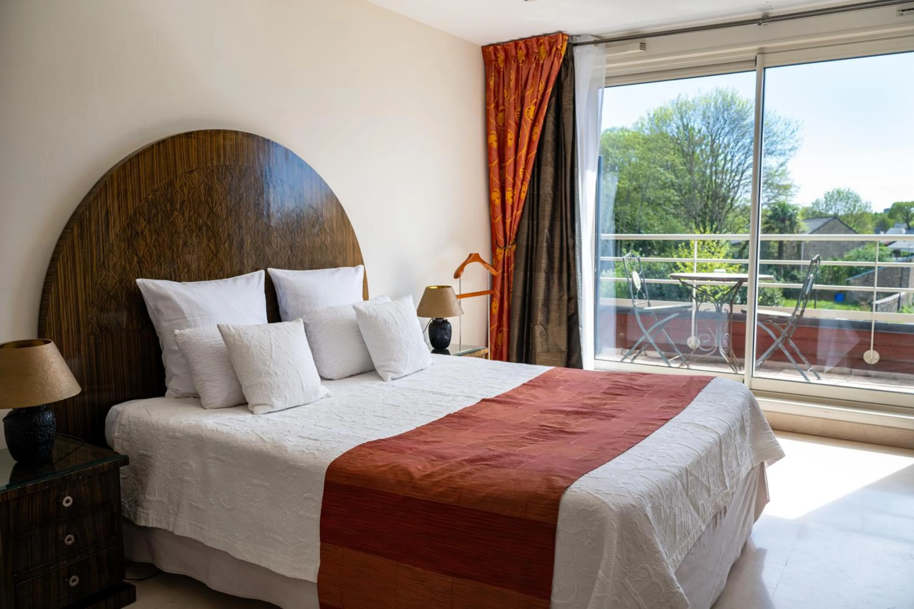 Bedroom, Bed in Logis L'Auberge - Maison Glenn Anna