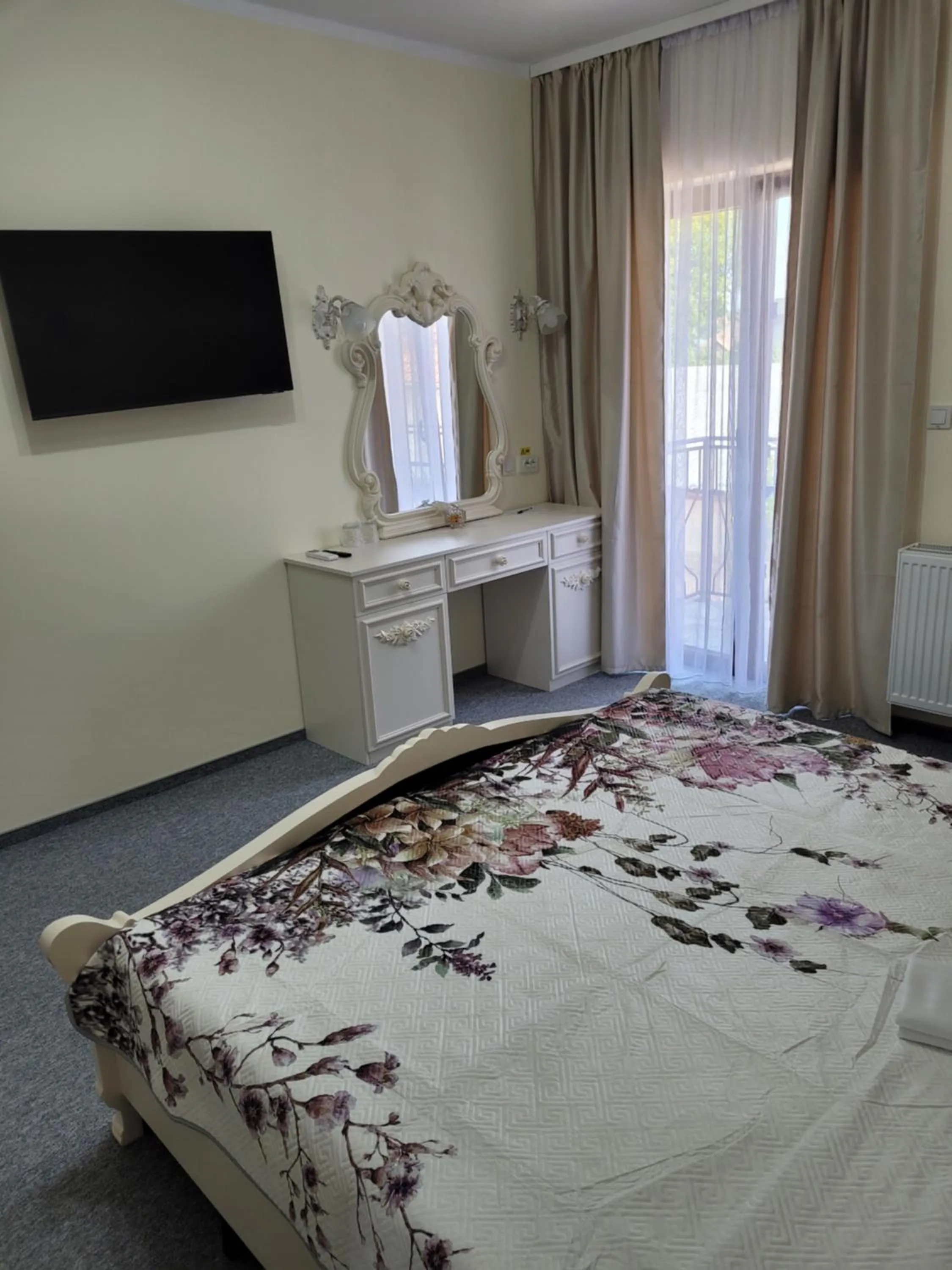 Photo of the whole room, Bed in LOTUS Boutique