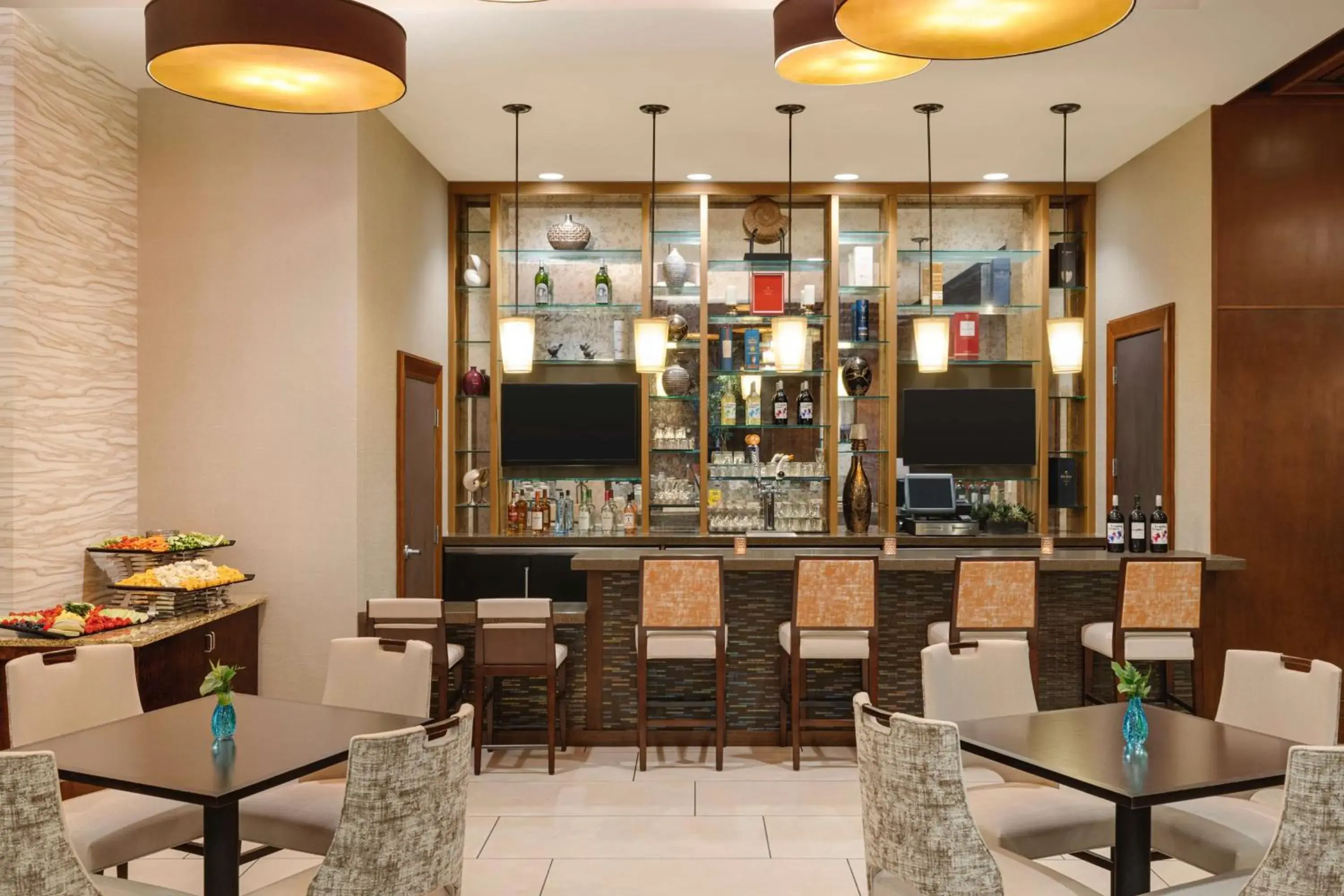 Lounge or bar in Embassy Suites Chattanooga Hamilton Place Lounge or bar in Embassy Suites Chattanooga Hamilton Place