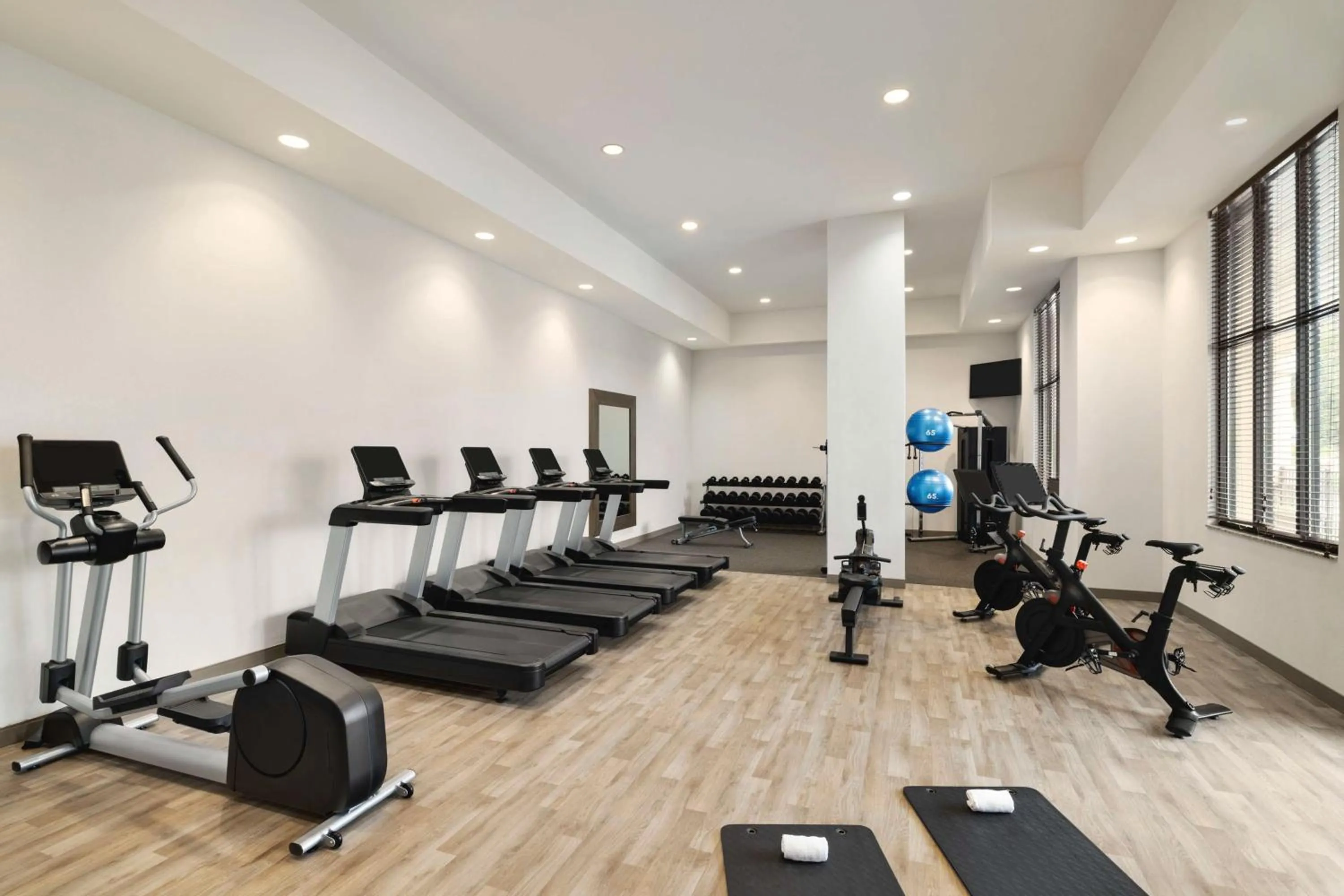 Fitness centre/facilities in Embassy Suites Chattanooga Hamilton Place