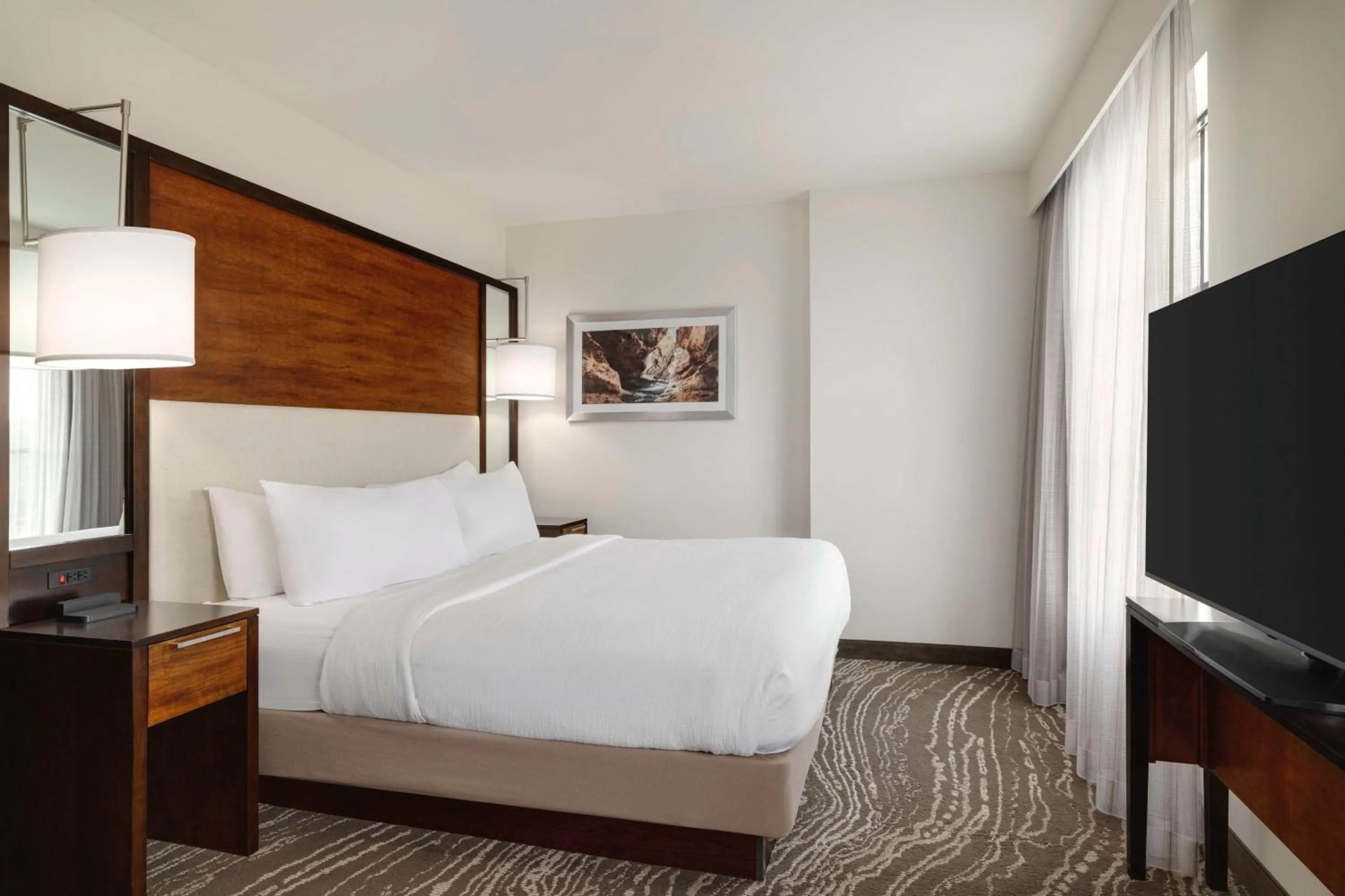 Bed in Embassy Suites Chattanooga Hamilton Place