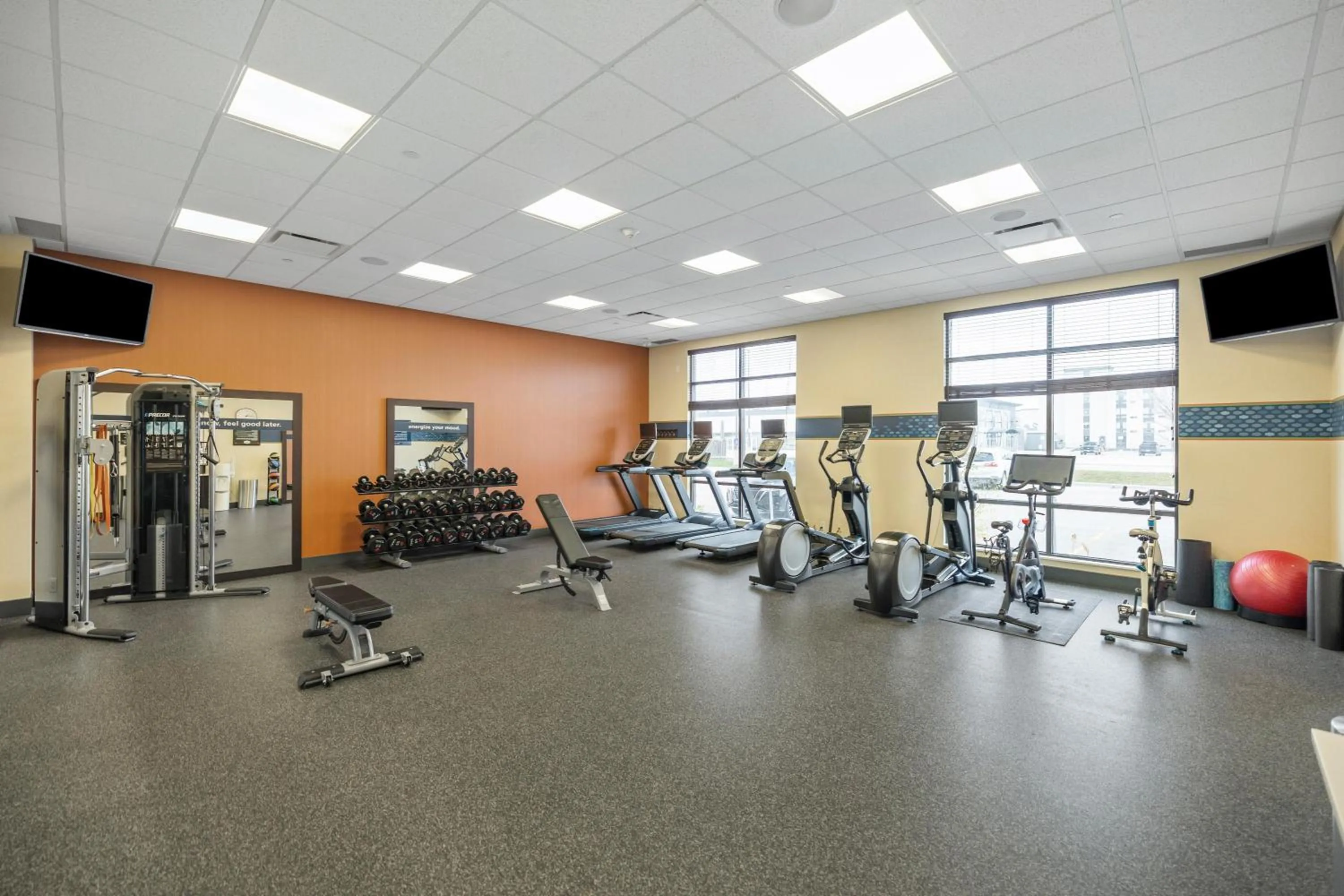 Fitness centre/facilities in Hampton Inn by Hilton Winnipeg