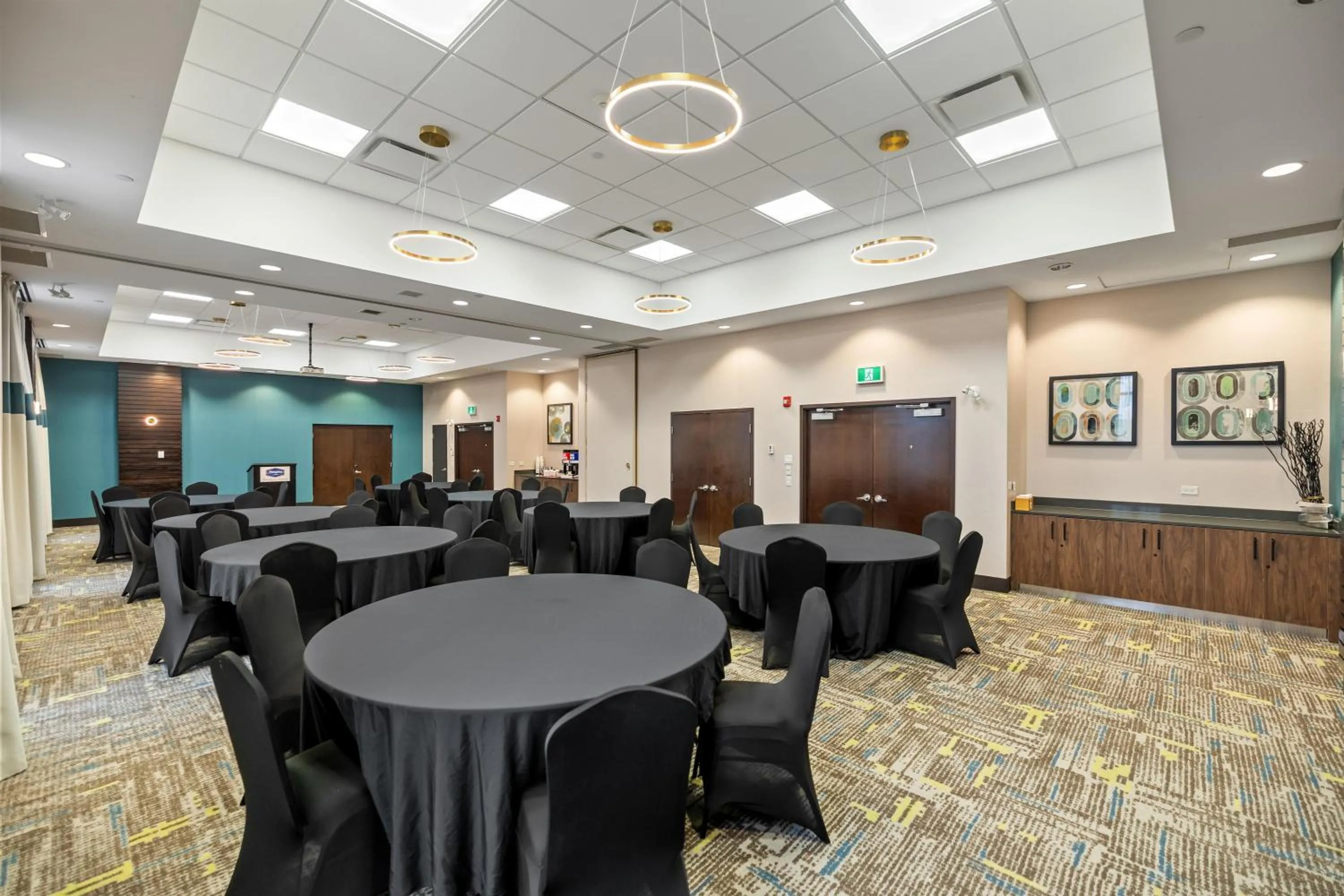 Meeting/conference room in Hampton Inn by Hilton Winnipeg