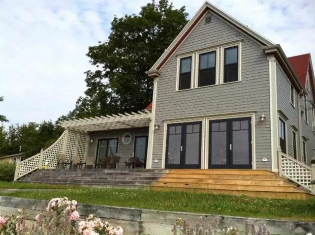 Property building in Dunlop Inn