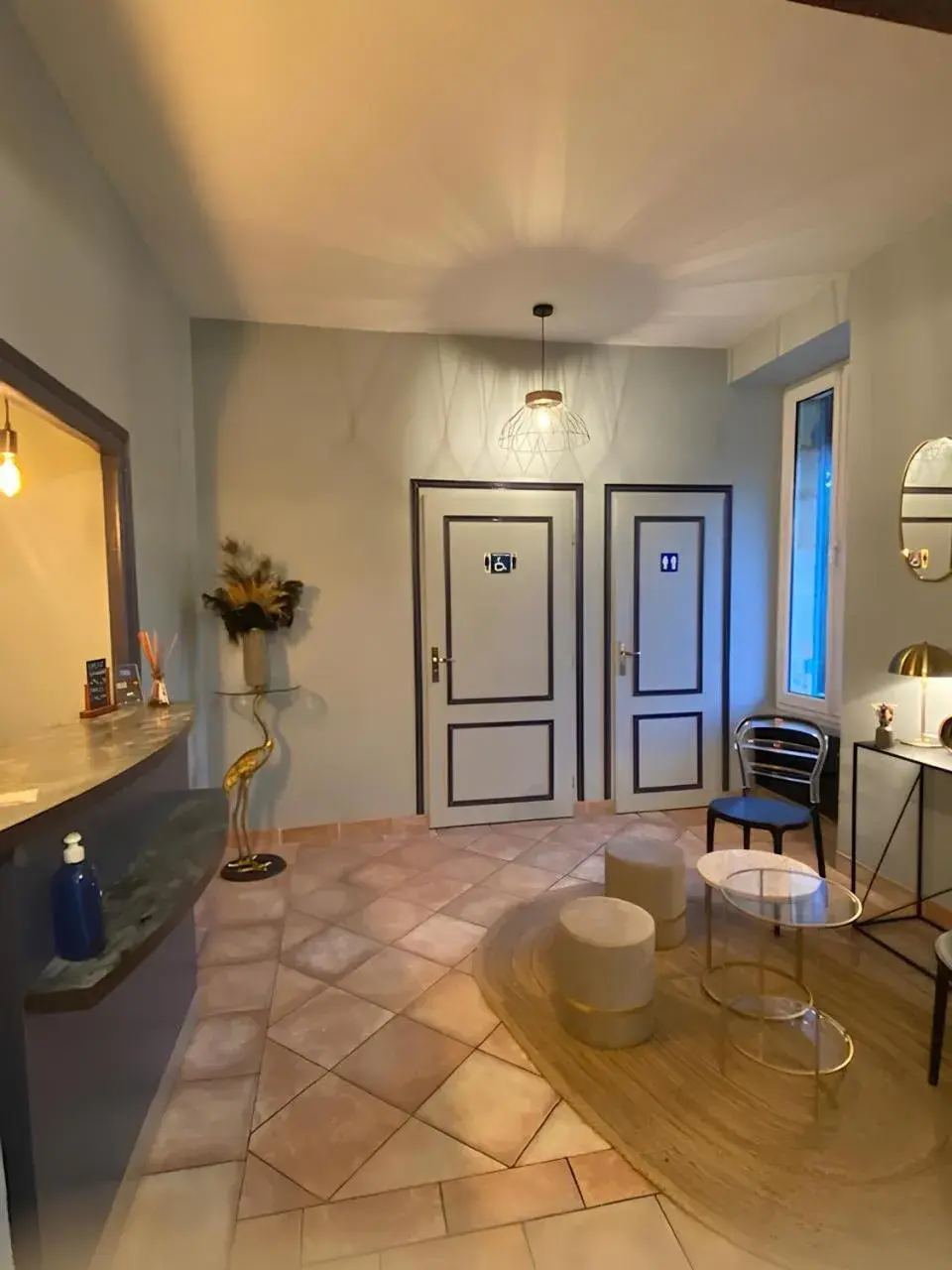 Lobby or reception in Logis Hôtel Le Cygne Lobby or reception in Logis Hôtel Le Cygne