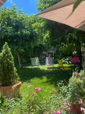 Restaurant/places to eat in Logis Hôtel Le Cygne