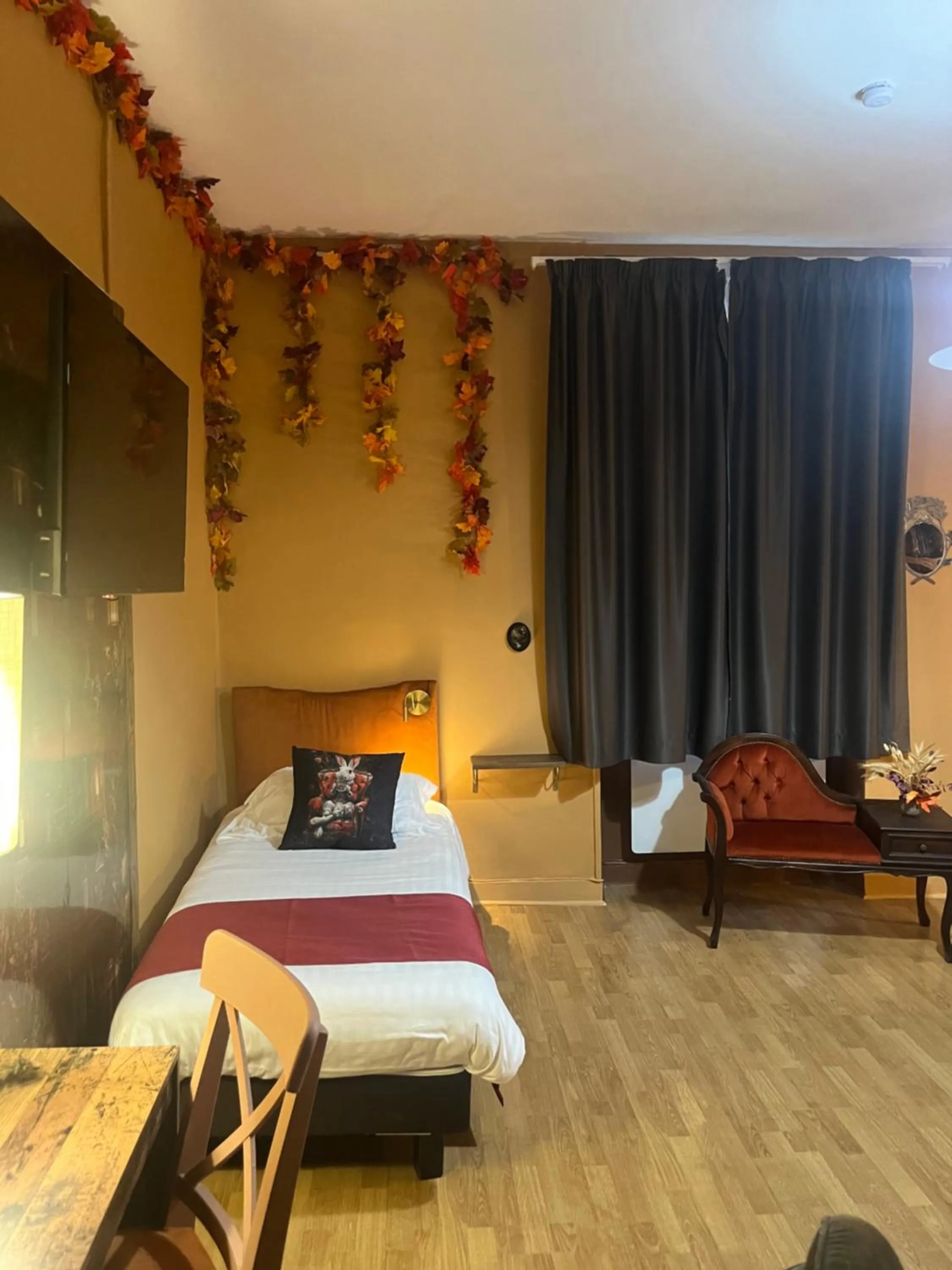 Bed in Logis Hôtel Le Cygne