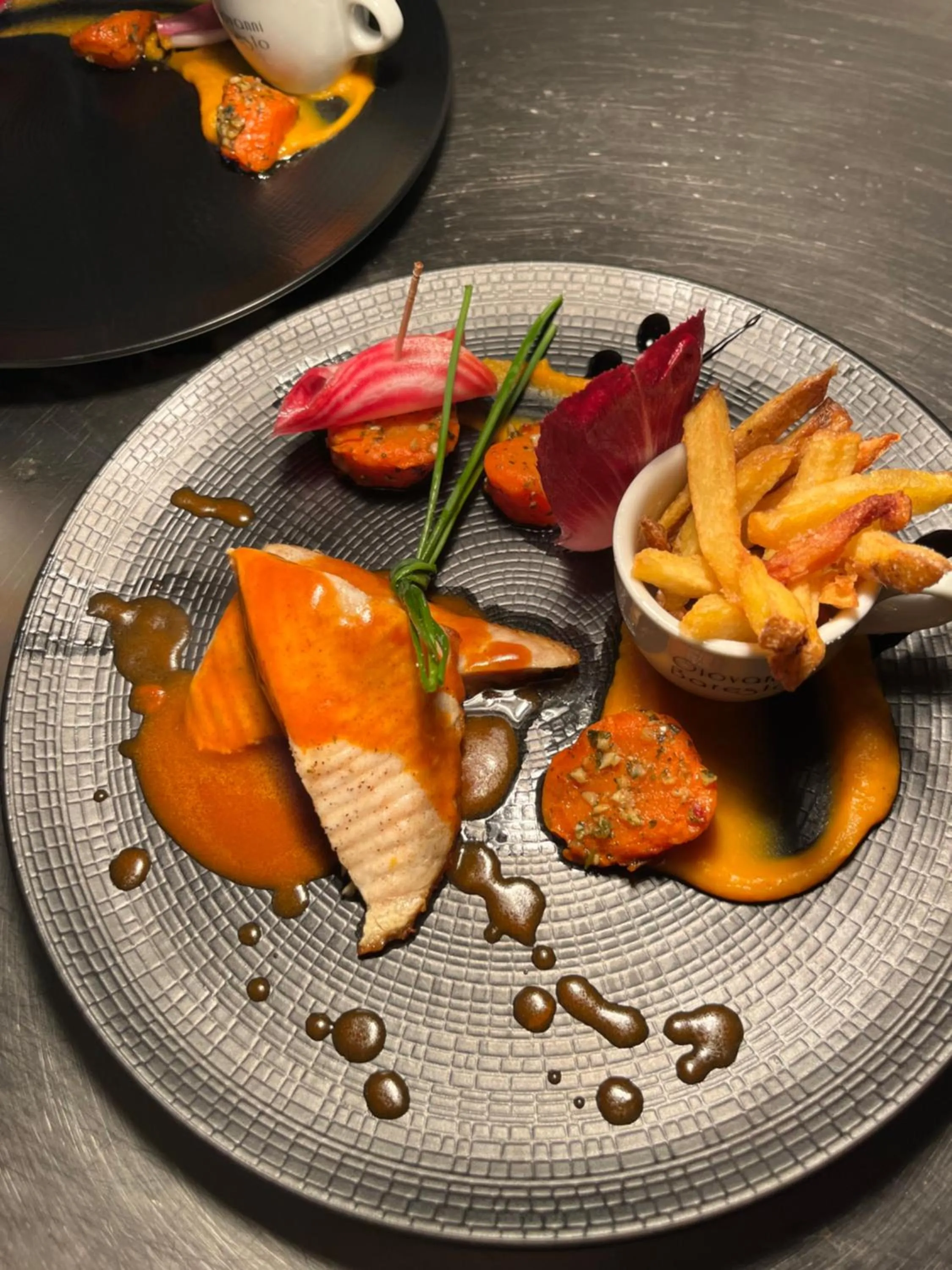 Meals in Logis Hôtel Le Cygne