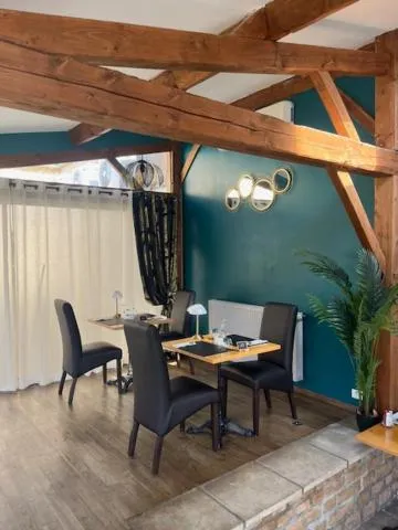 Restaurant/places to eat in Logis Hôtel Le Cygne