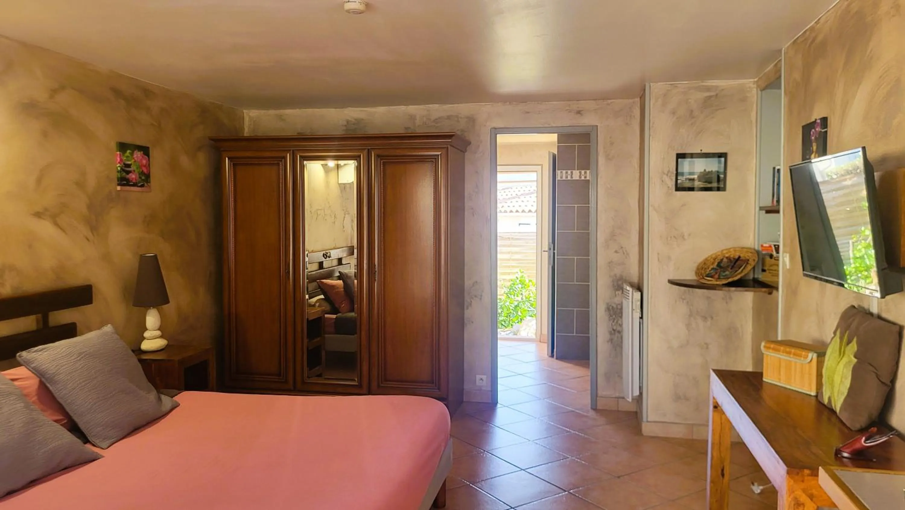 Bedroom in La Picholine