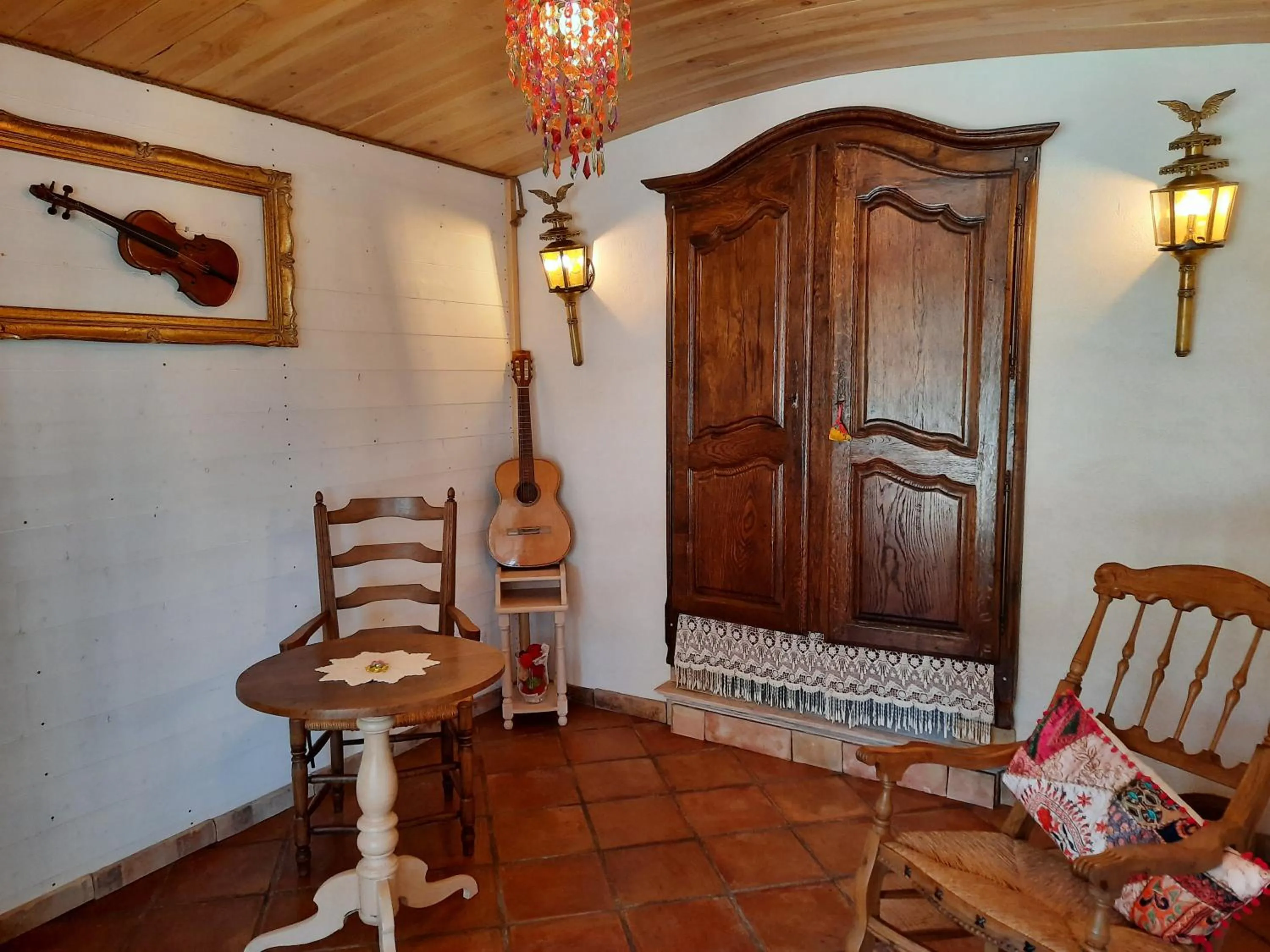 Photo of the whole room in Mas Fandelou