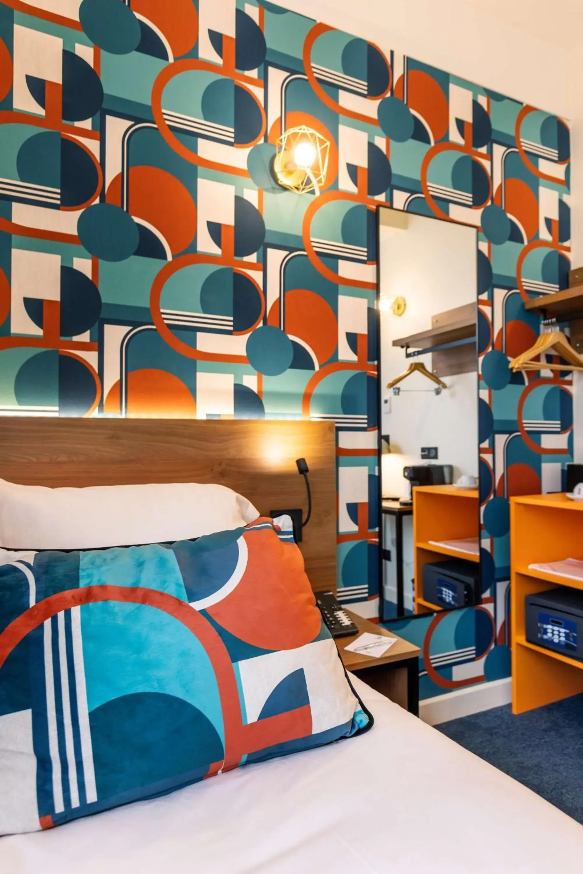 Bedroom, Bed in Best Western Metz Centre Gare Bedroom, Bed in Best Western Metz Centre Gare