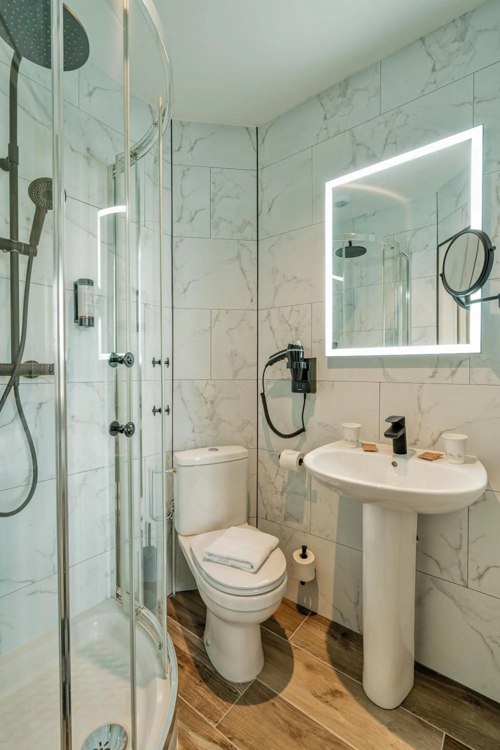 Toilet in Best Western Metz Centre Gare