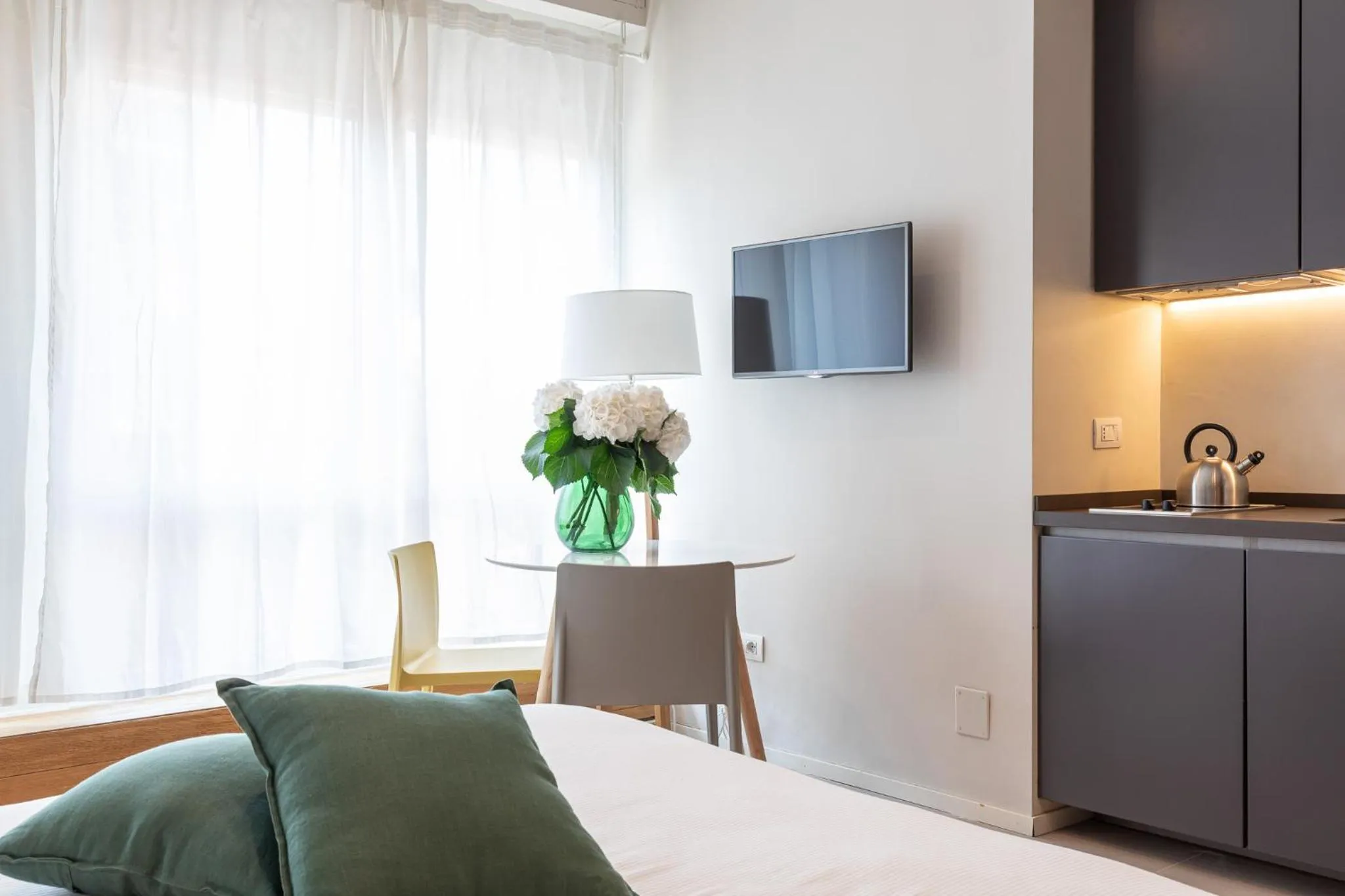 Communal lounge/ TV room in BePlace Garibaldi Suites