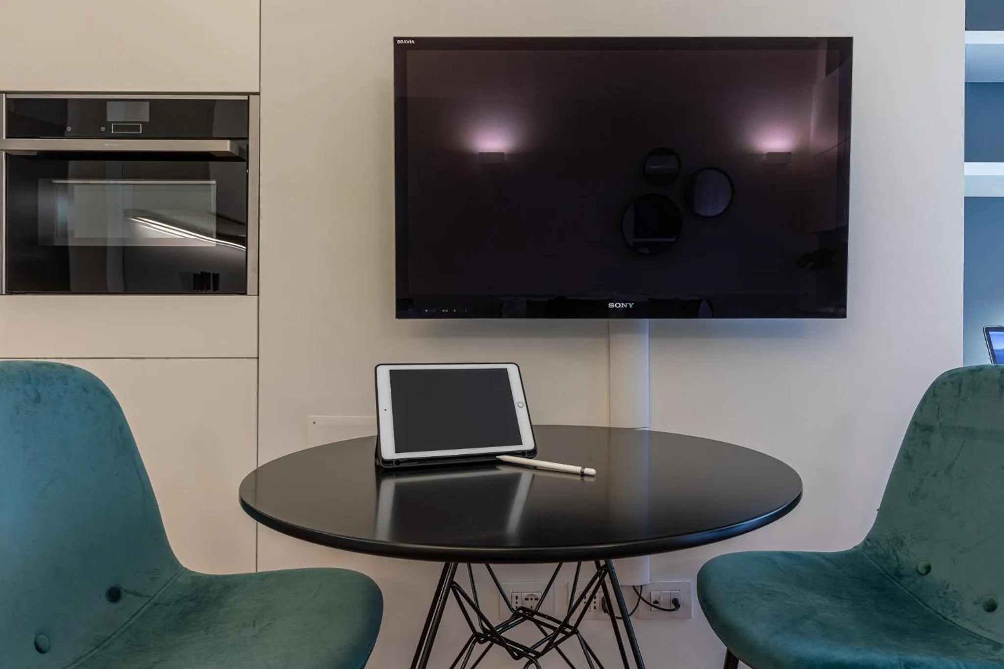 TV and multimedia in BePlace Garibaldi Suites