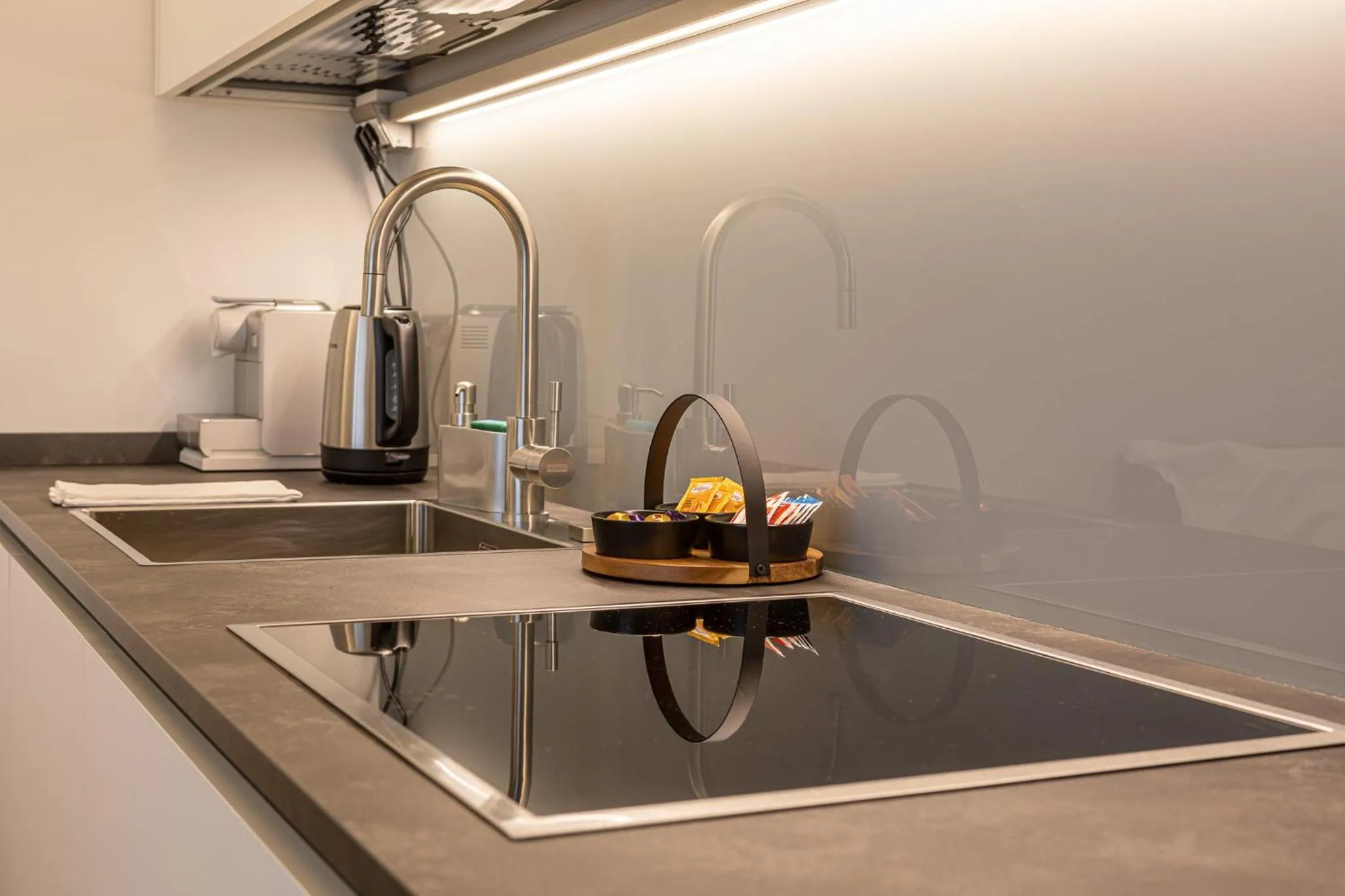 Coffee/tea facilities in BePlace Garibaldi Suites