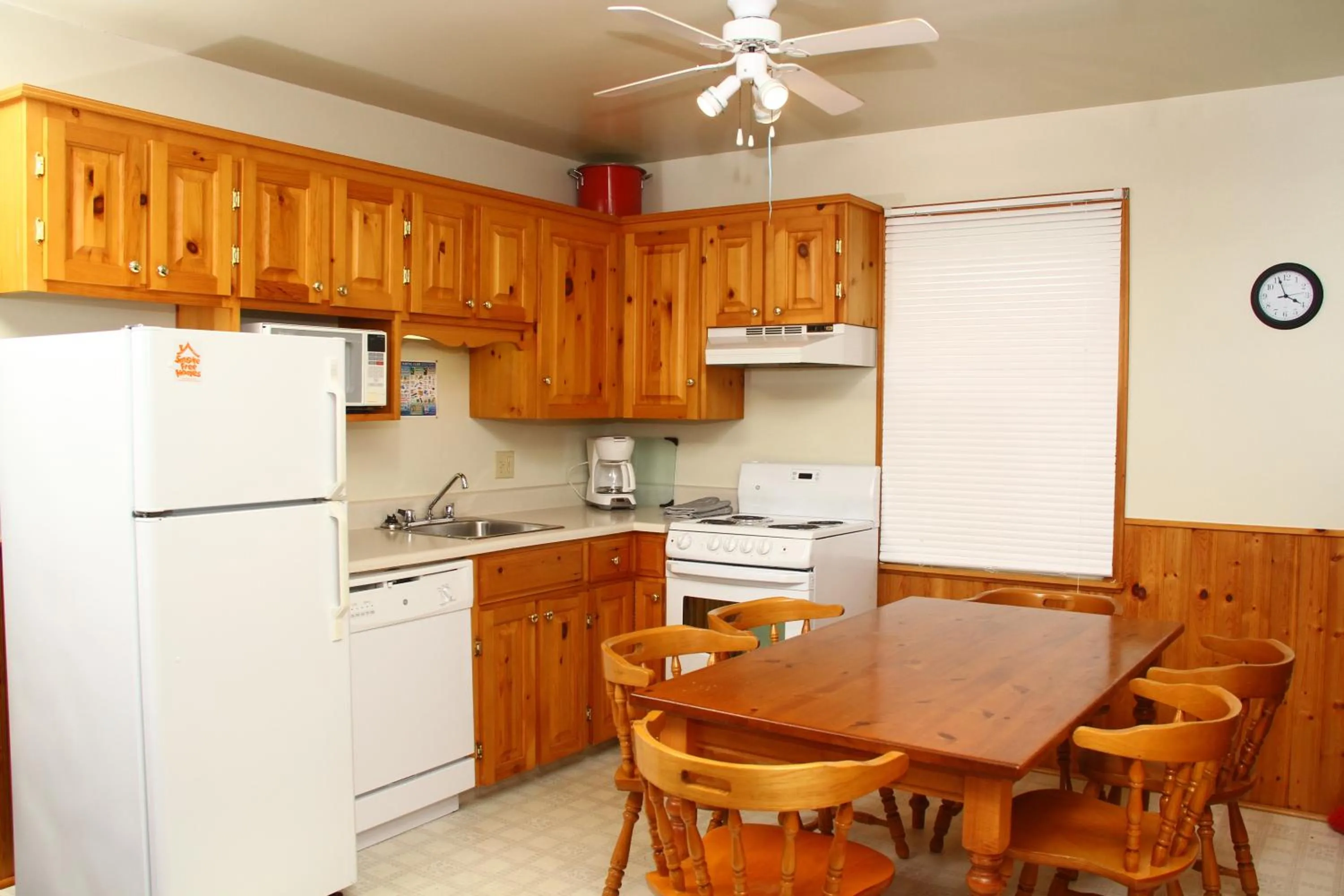 Kitchen or kitchenette in By the Bay Cottages