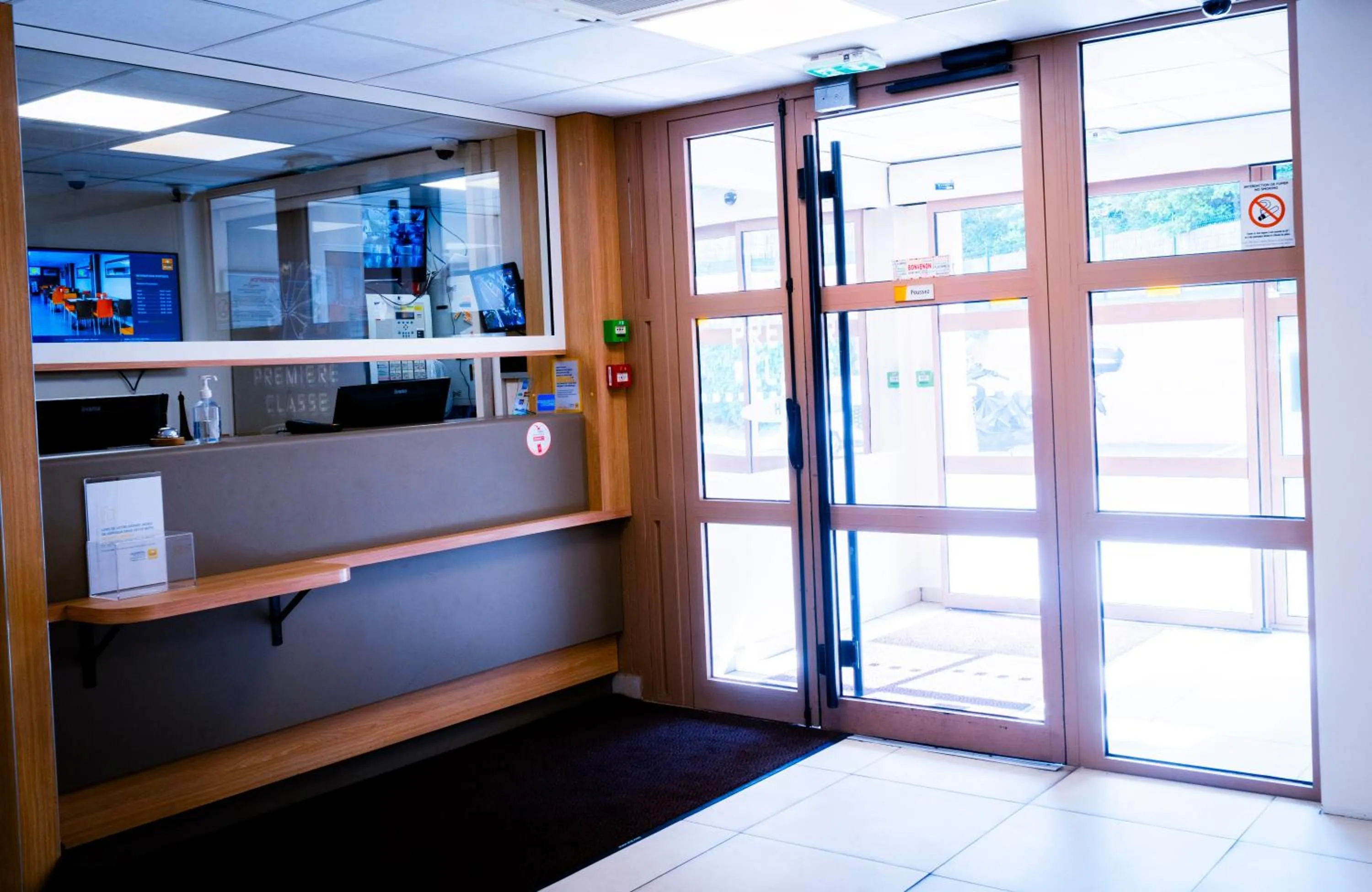 Lobby or reception in Première Classe Paris-Ouest Gennevilliers