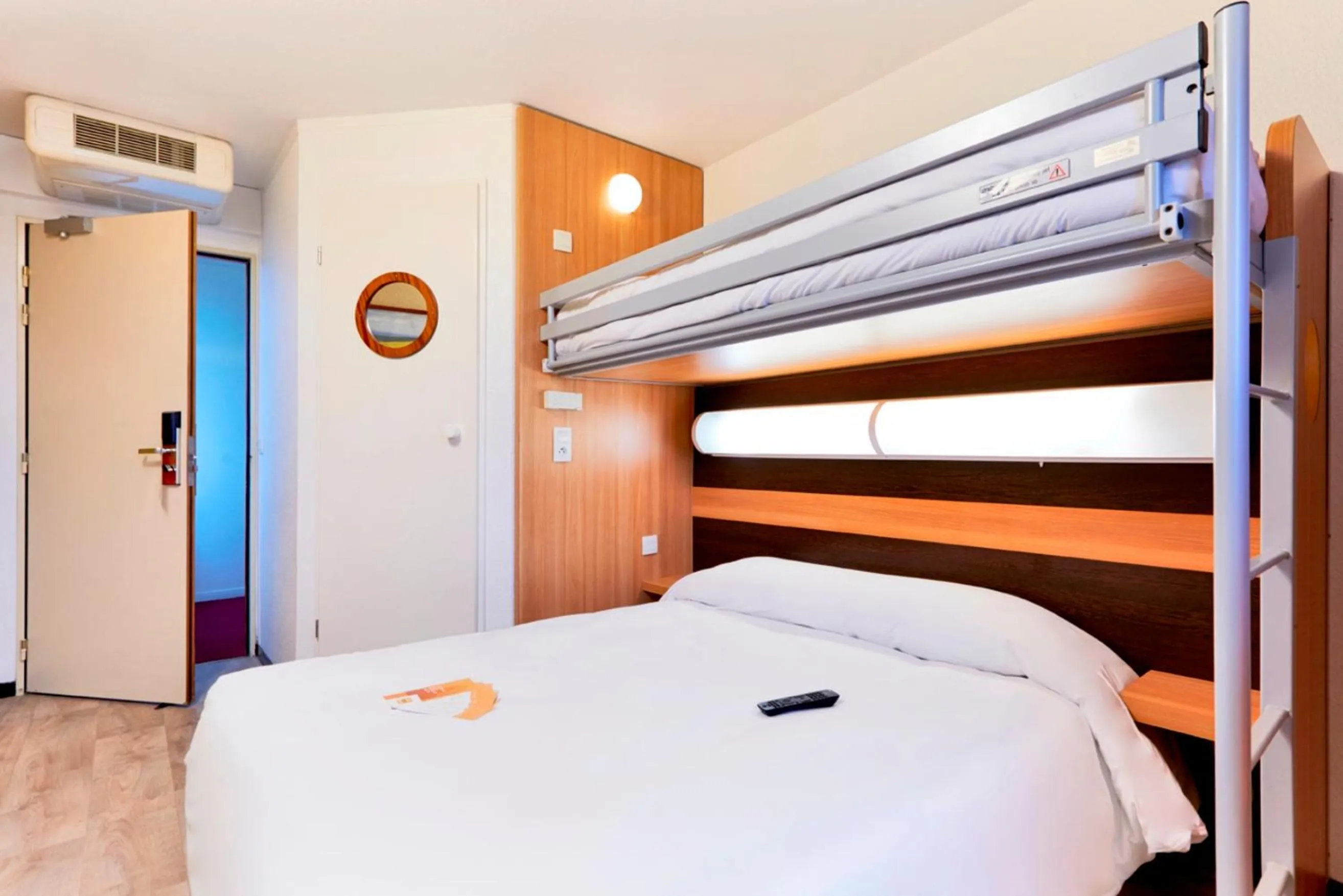 Photo of the whole room, Bed in Première Classe Paris-Ouest Gennevilliers