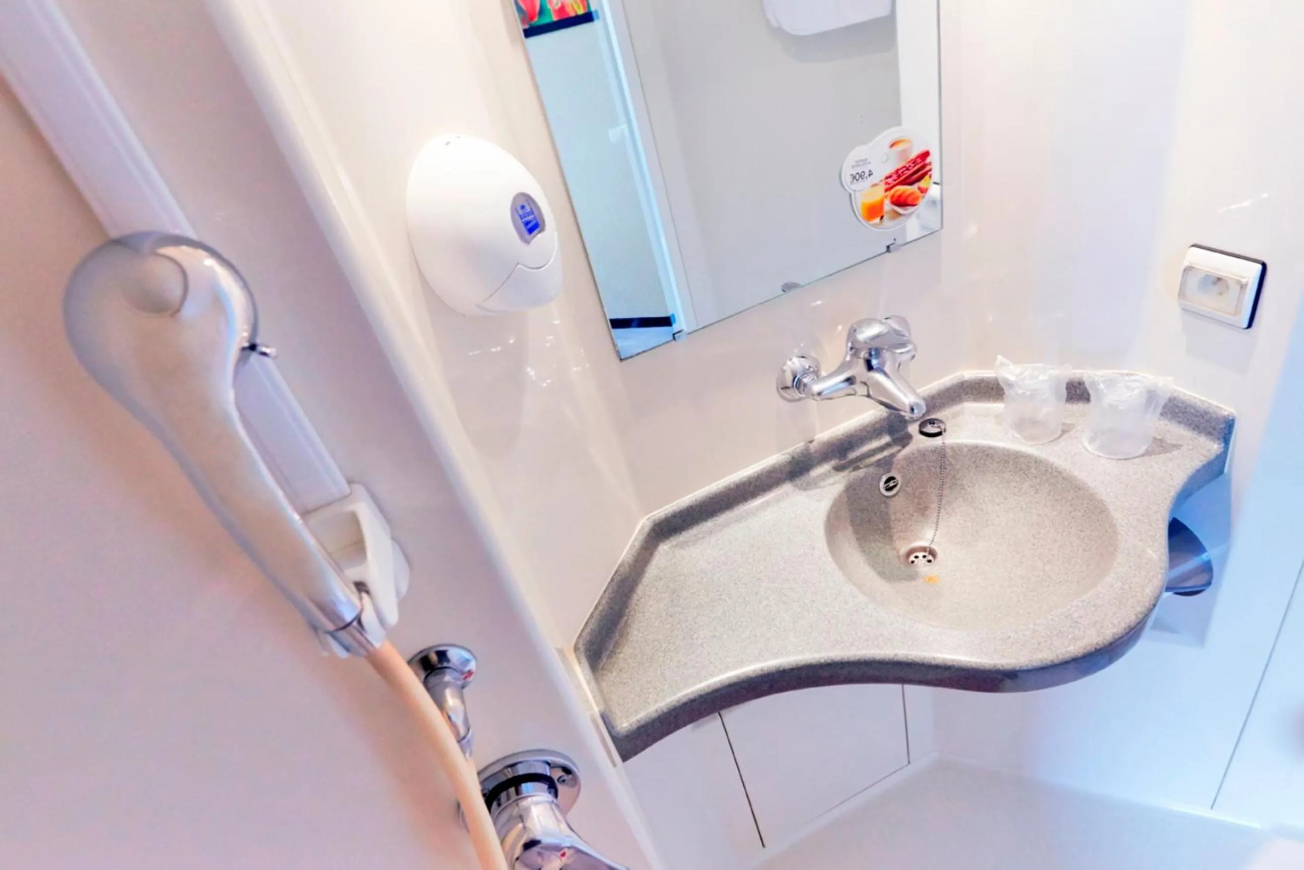 Bathroom in Première Classe Paris-Ouest Gennevilliers