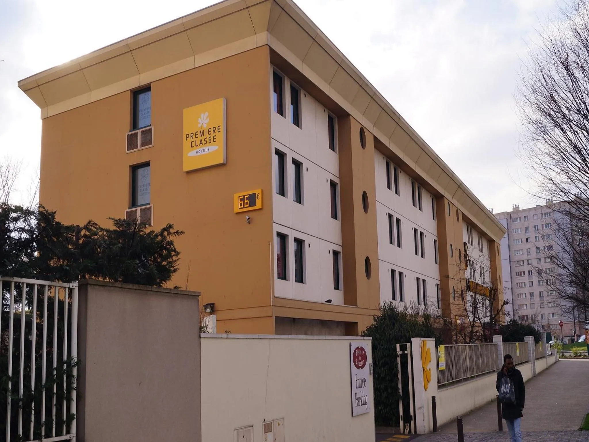 Facade/entrance in Première Classe Paris-Ouest Gennevilliers