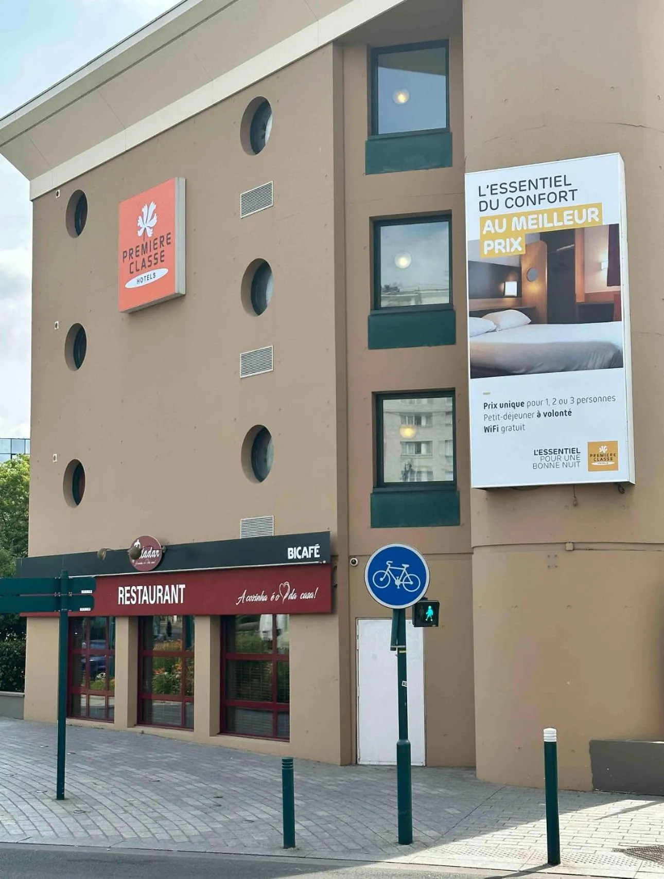 Restaurant/places to eat in Première Classe Paris-Ouest Gennevilliers