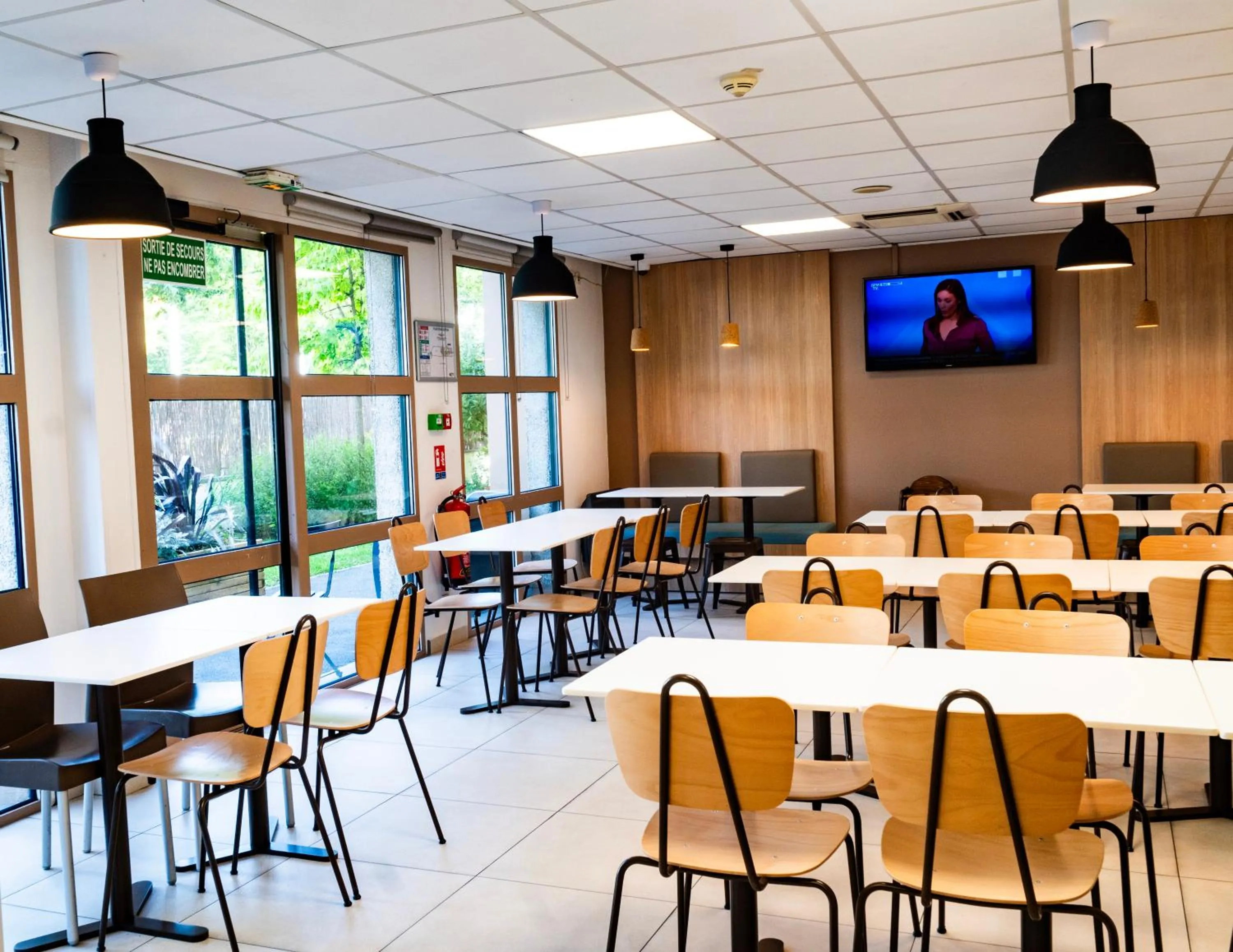 Restaurant/places to eat in Première Classe Paris-Ouest Gennevilliers