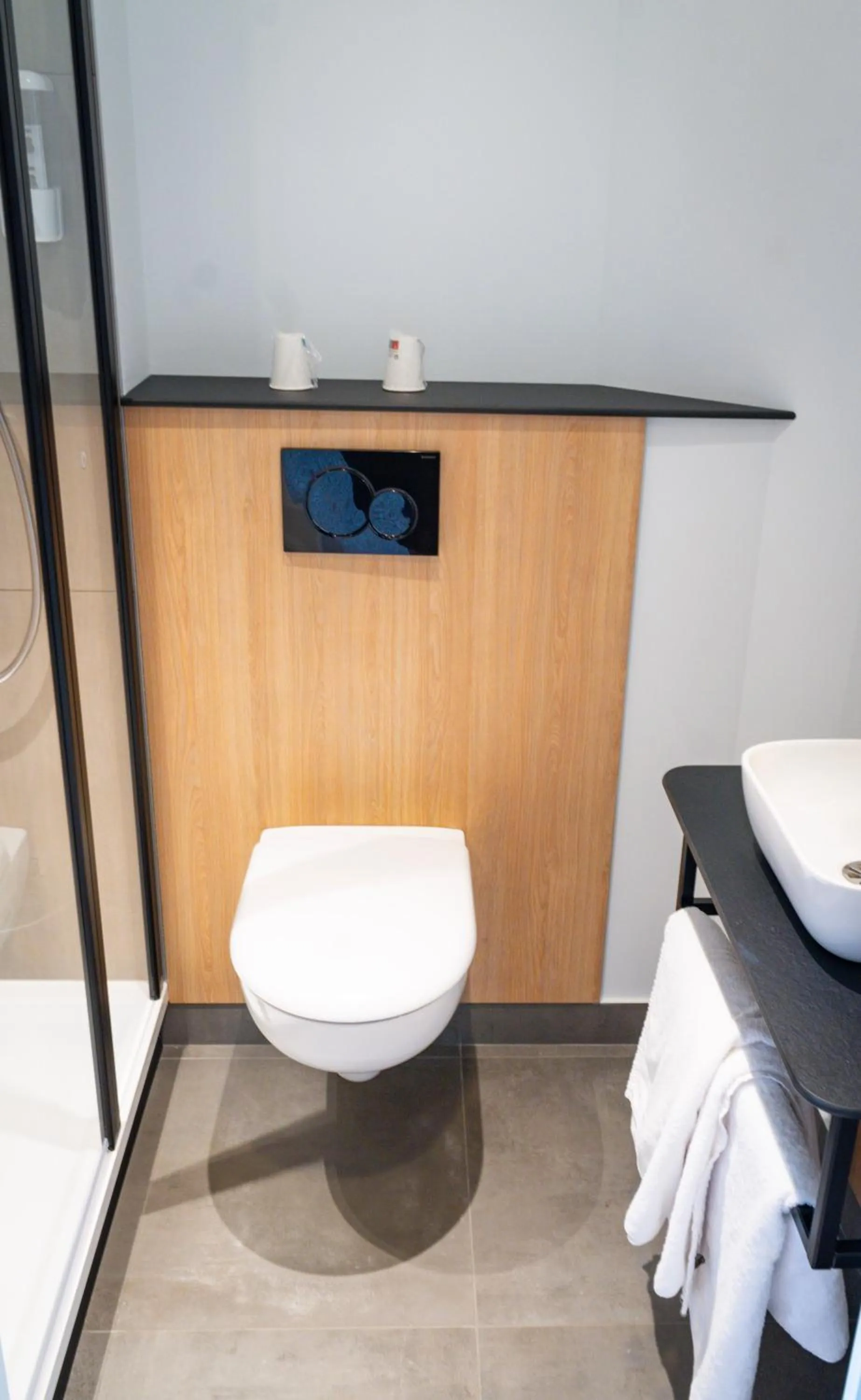 Bathroom in Première Classe Paris-Ouest Gennevilliers